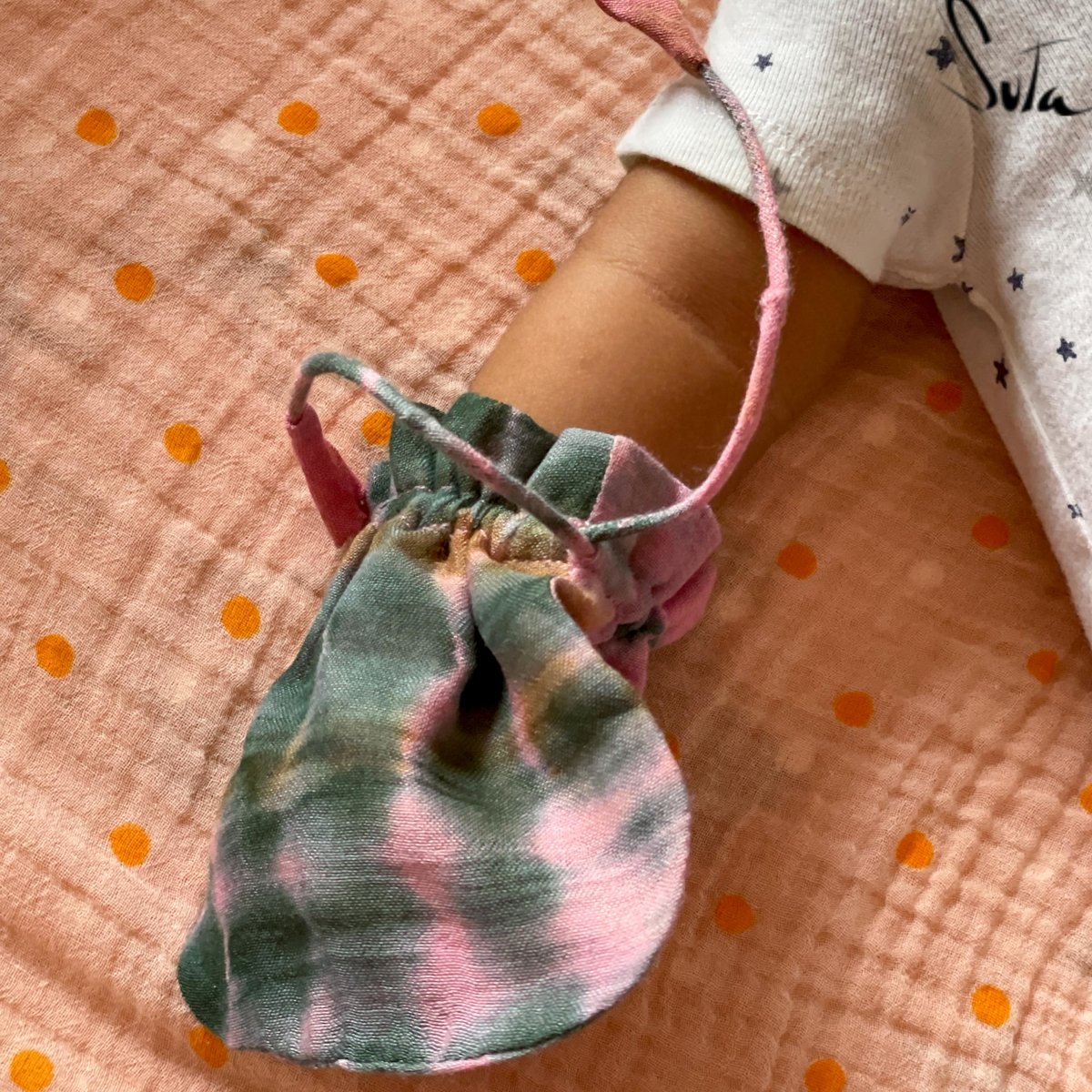 suta.in Baby Pixie Dust (Baby Mittens) - view 2