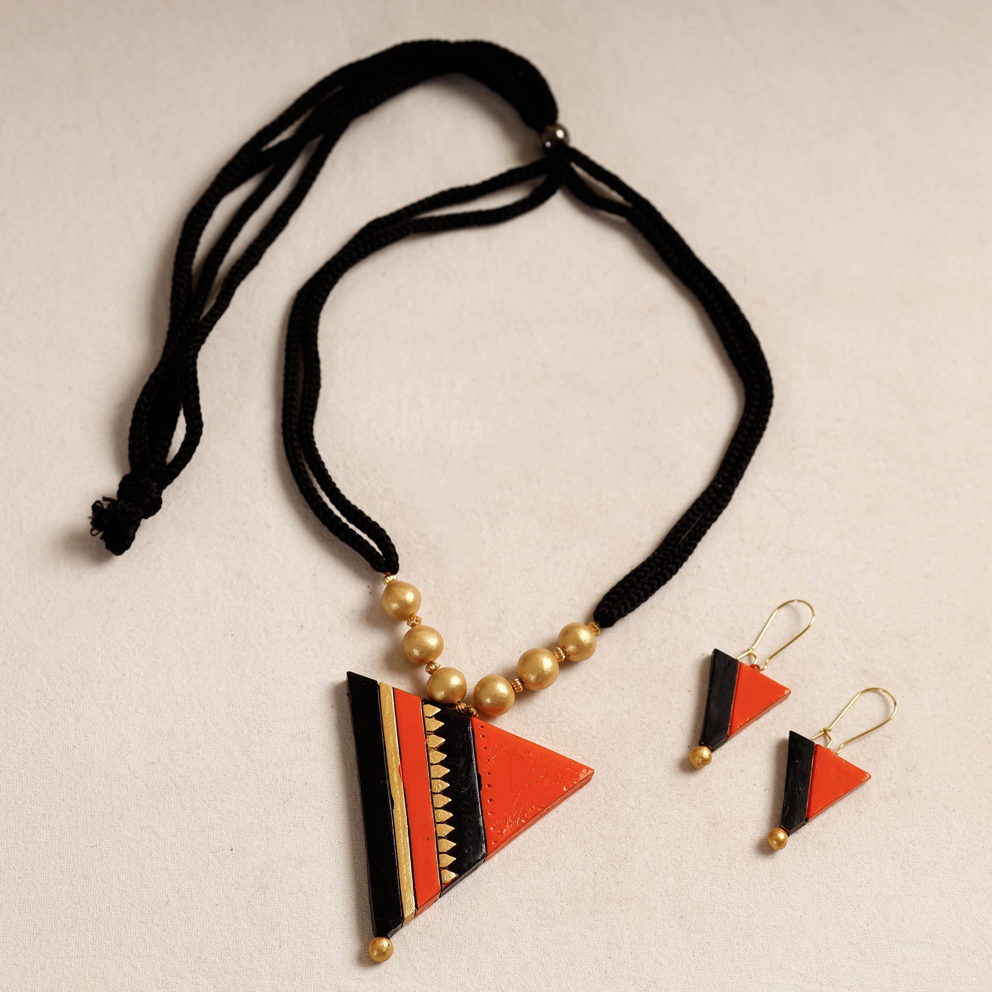 KHUSHBASH - HAPPY LOOM OF EAST Bishnupur Handpainted Terracotta Necklace Set - view 2