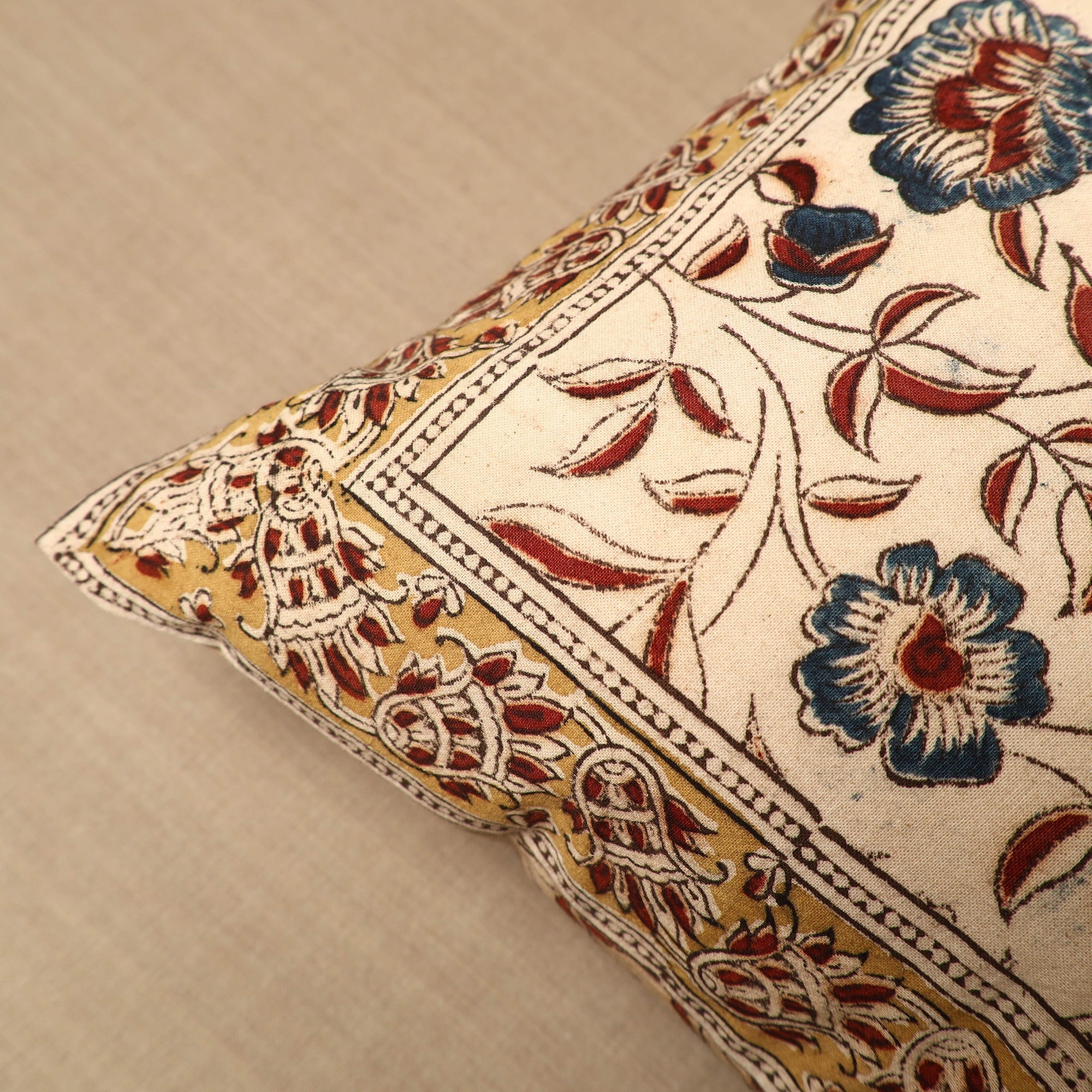 PITCHUKA SRINIVAS KALAMKARI PEDANA Beige - Pedana Block Print Cotton Kalamkari Cushion Cover 04 - view 2