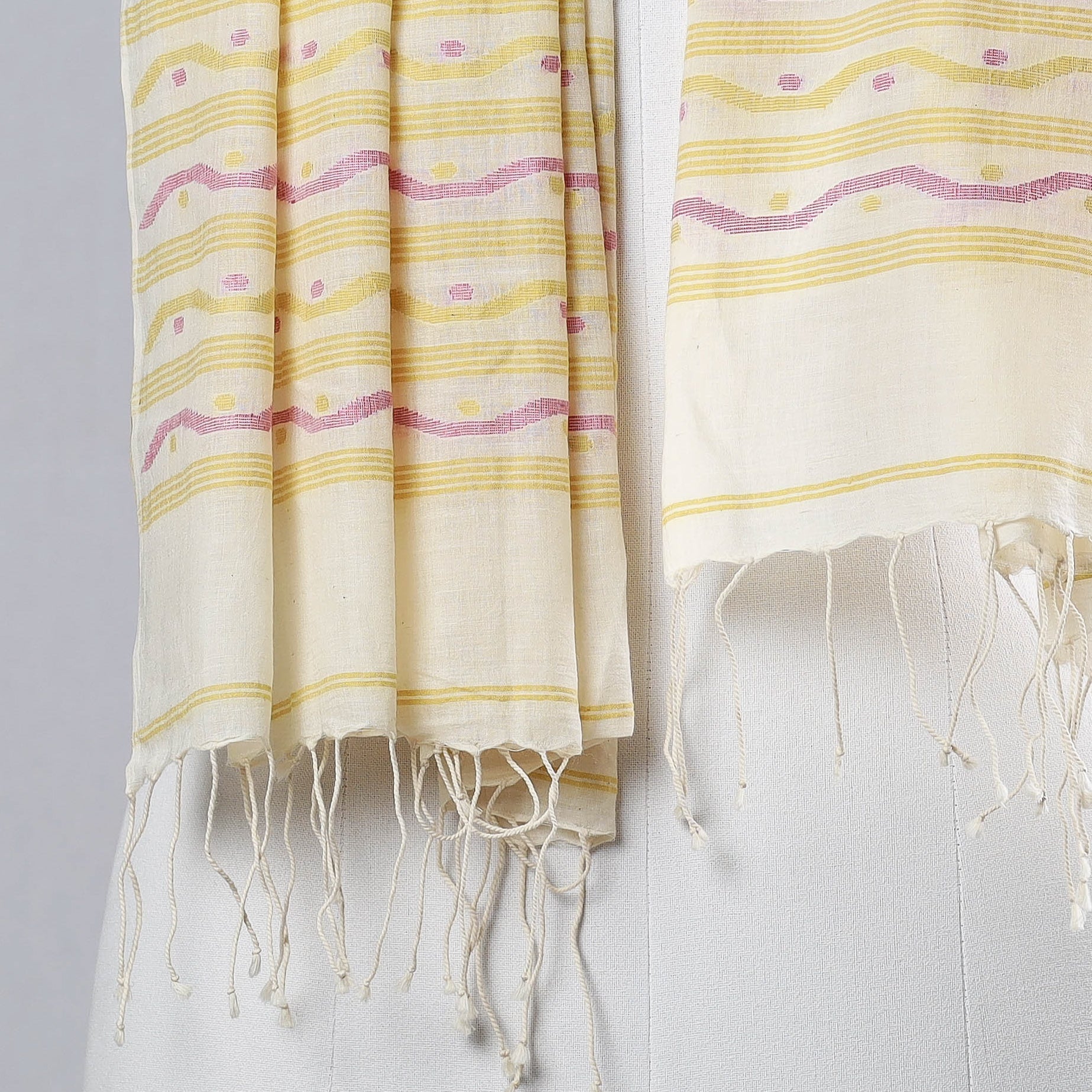 PARAMPARIK KARIGAR EXHIBITION ARTISANS Beige - Dhakai Muslin Jamdani Handwoven Pure Cotton Stole - view 3