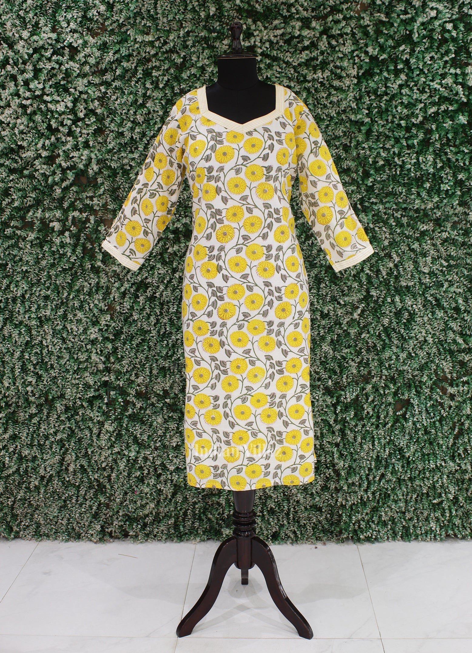 IndianVillèz Yellow Floral Cotton Block Printed Kurti for Women