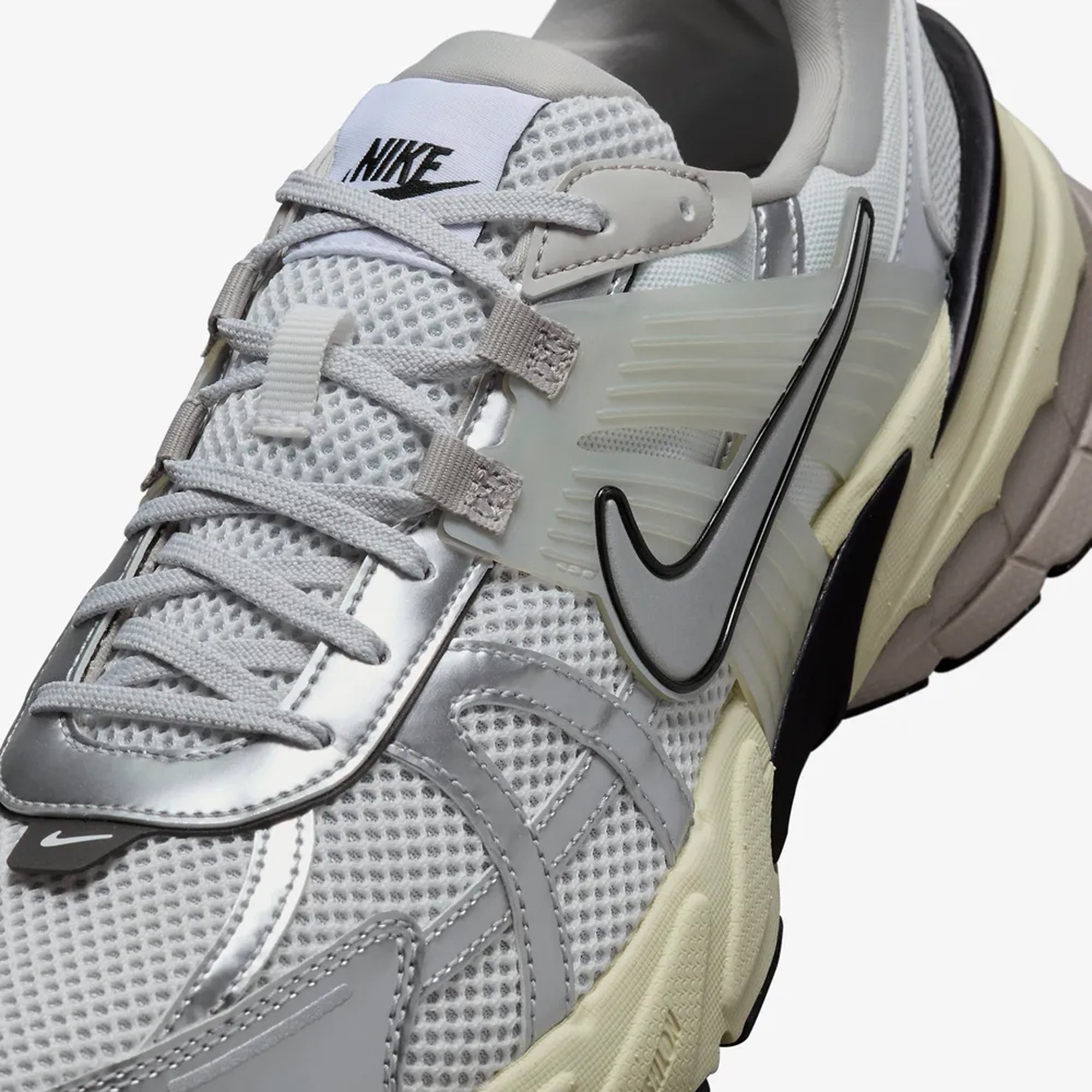 Nike | V2K RUN { SUMMIT WHITE/METALLIC SILVER - view 4