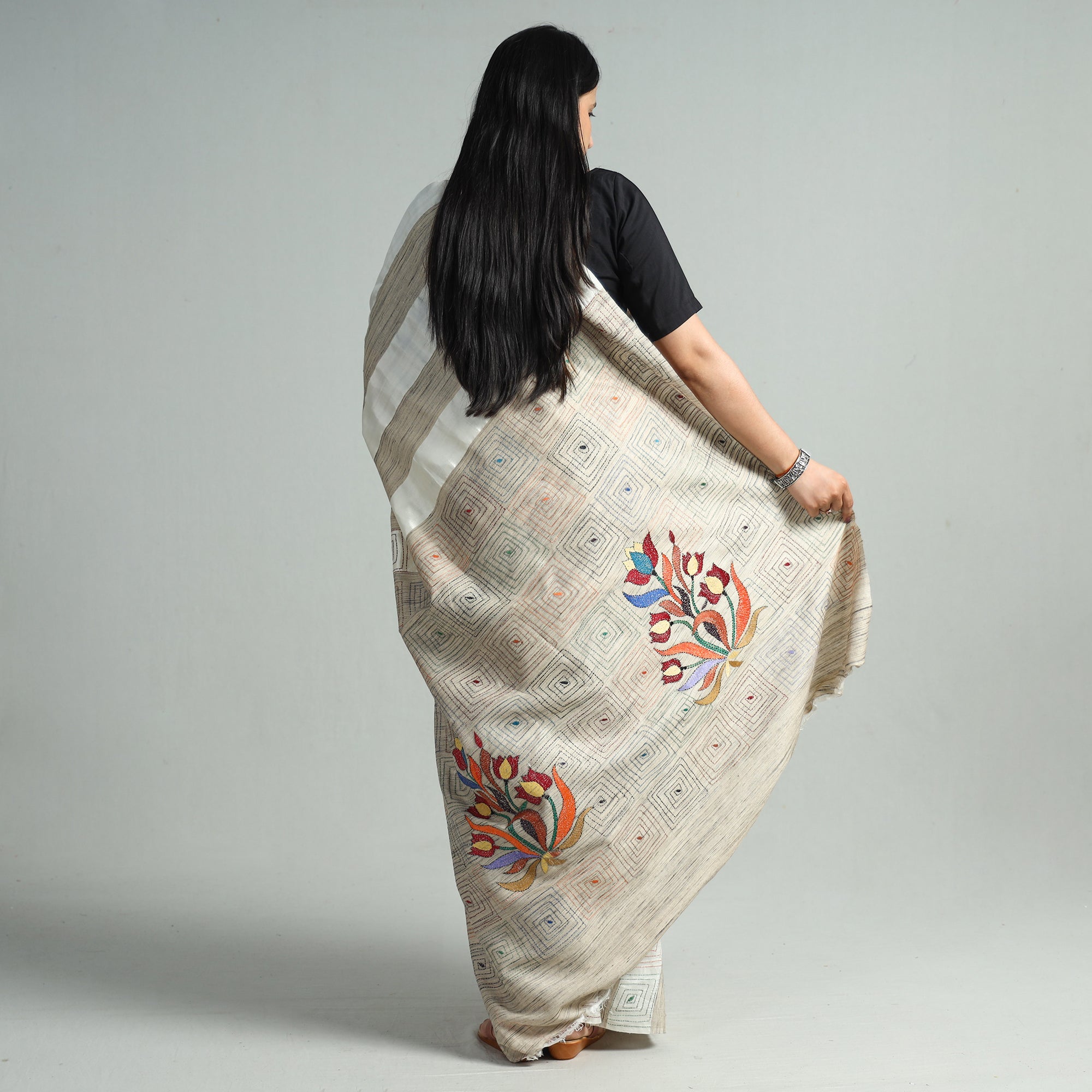 KHUSHBASH - HAPPY LOOM OF EAST Beige - Bengal Kantha Hand Embroidery Pure Ghicha Silk Handloom Saree 137 - view 3