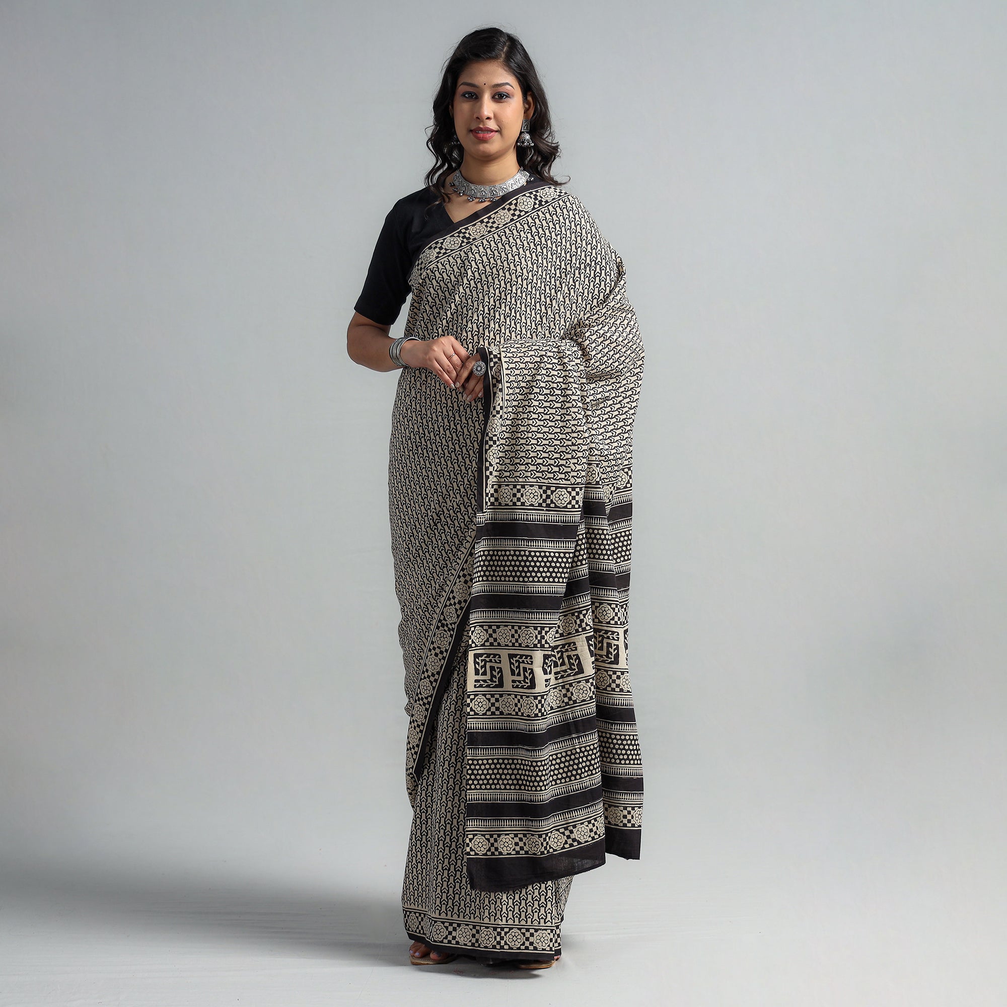 BAGRU DABU PRINTS Black - Syahi Begar Bagru Buti Block Printed Mul Cotton Saree