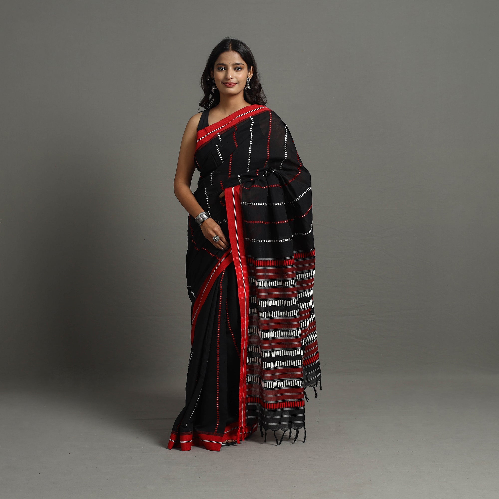 SASHA Black - Bengal Handwoven Cotton Begampuri Saree 09