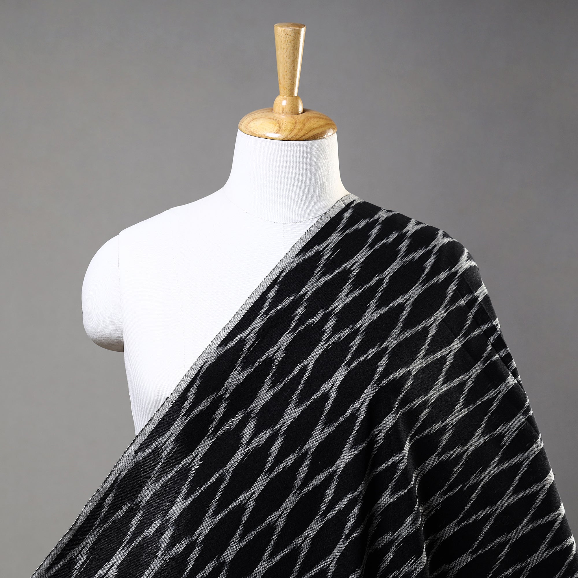 SOUTH KARGHA Black - Pochampally Ikat Weave Cotton Fabric 01