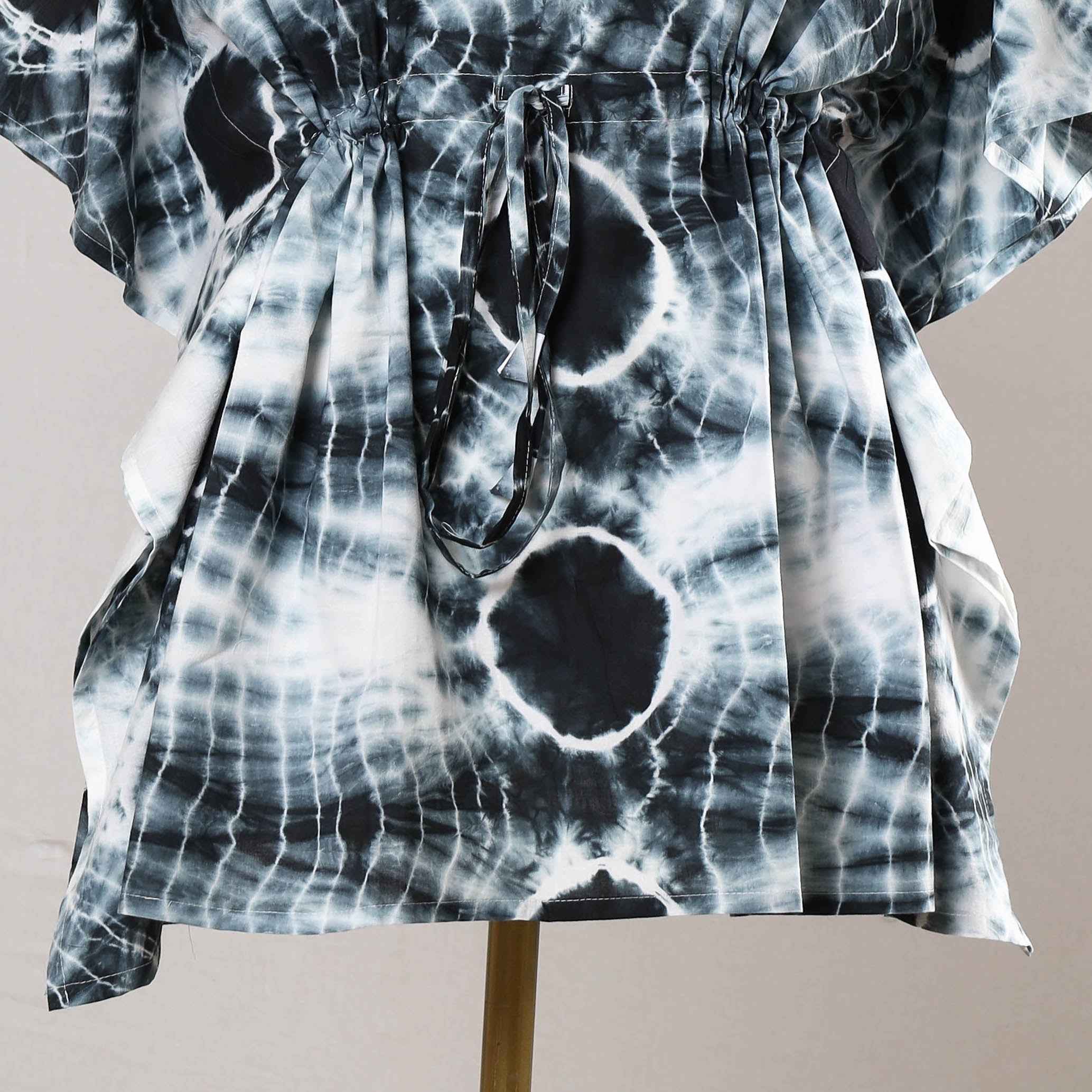HAVELI CHRONICLES Black - Shibori Tie-Dye Cotton Kaftan with Tie-Up Waist (Short) - view 3