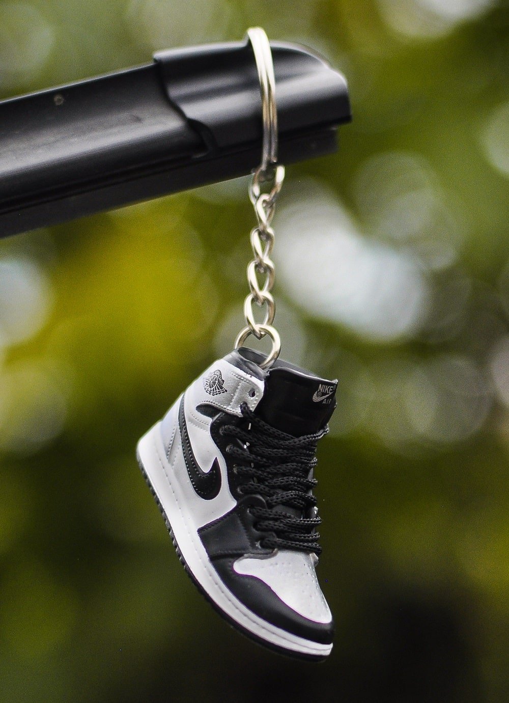 Kicks Machine 3D Sneaker Keychain AJ1 SILVER TOE HIGH - view 2