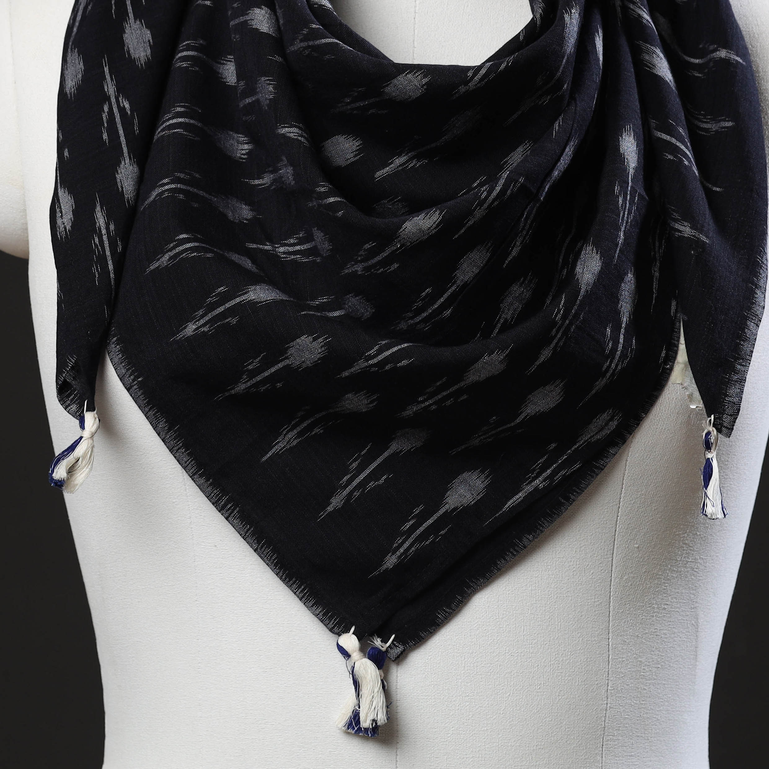 ASHOKA ASSEMBLE - CELEBRATING CRAFTS OF ODISHA Black - Maniabandha Ikat Handloom Cotton Scarf - view 2