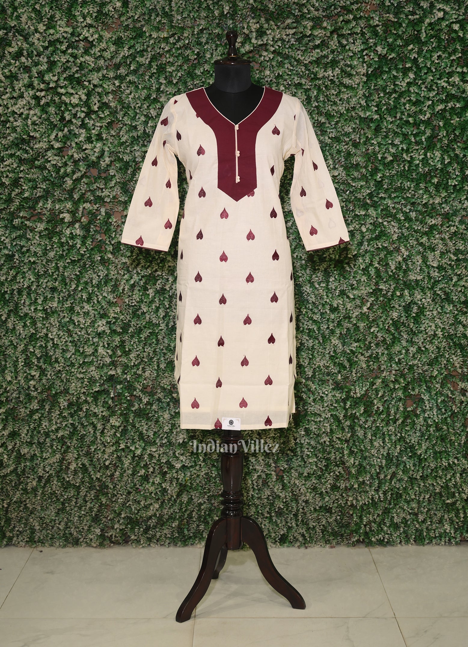 IndianVillèz White Maroon Heart Motif Kurti for Women