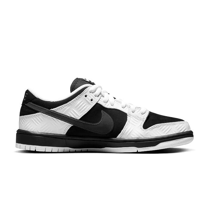 HYPE ELIXIR TIGHTBOOTH x Nike Dunk Low SB
