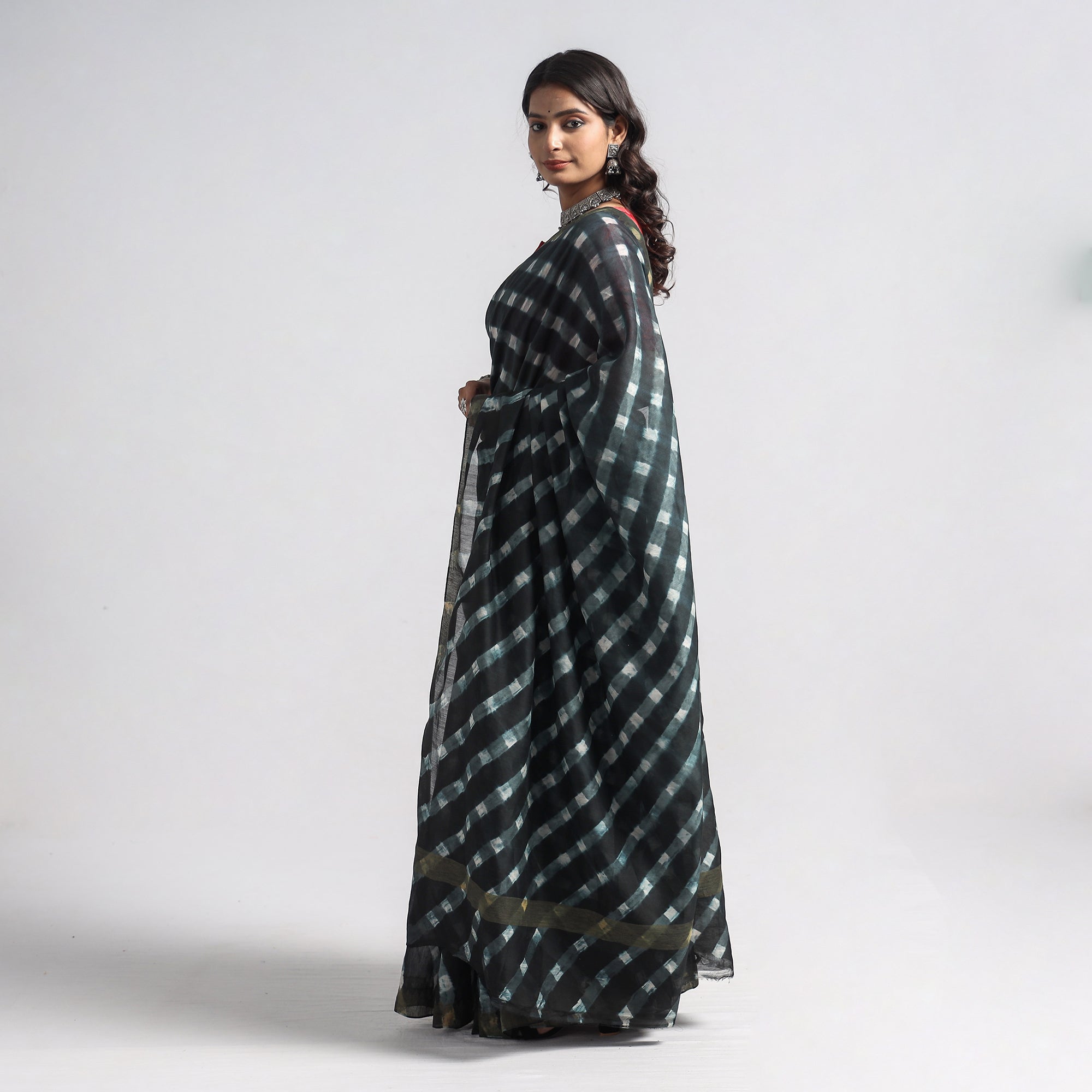 LEHARIYA BY BADSHAH MIYAN Black - Leheriya Tie-Dye Chanderi Silk Saree with Zari Border - view 3