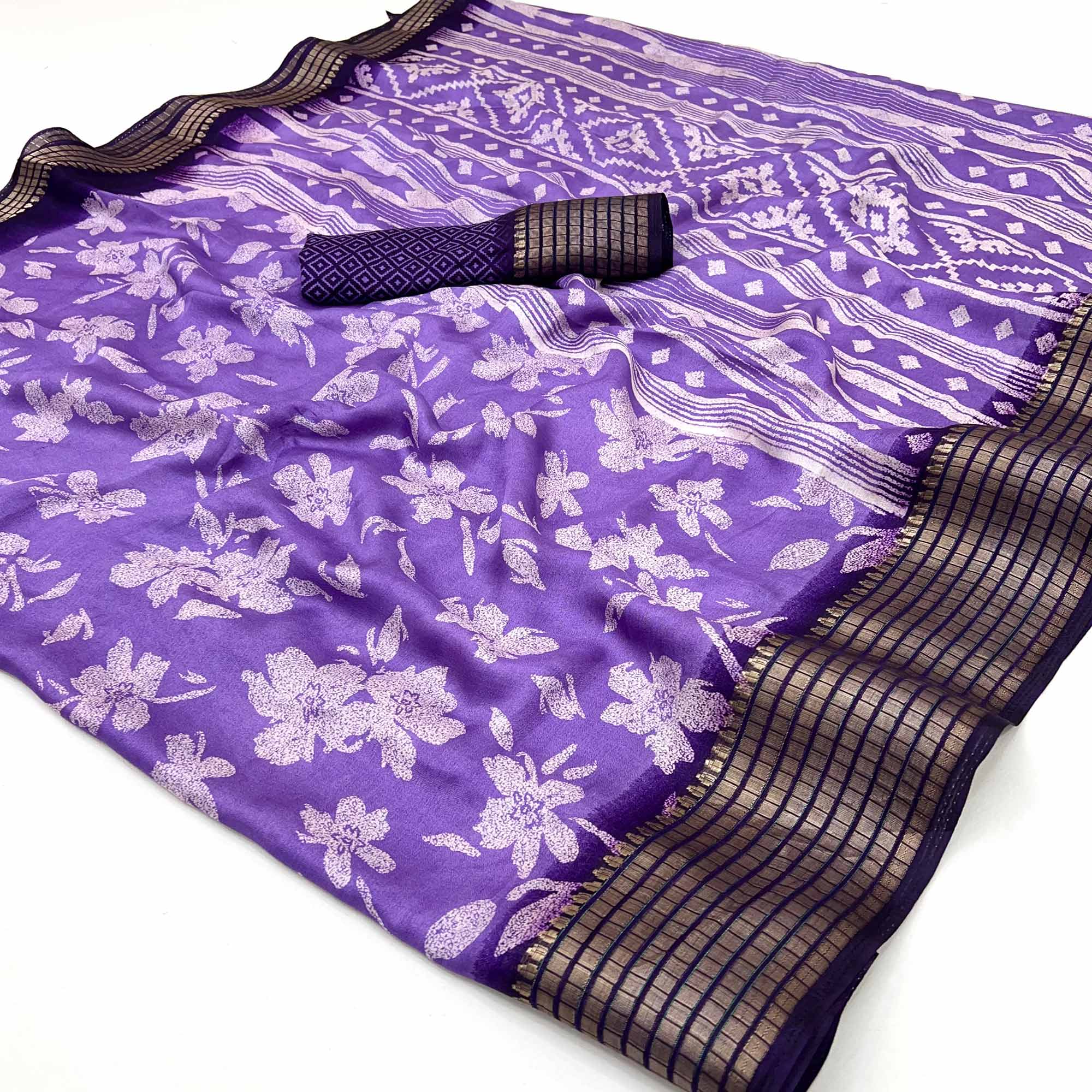 Peachmode Lavender Floral Printed Georgette Saree With Woven Border