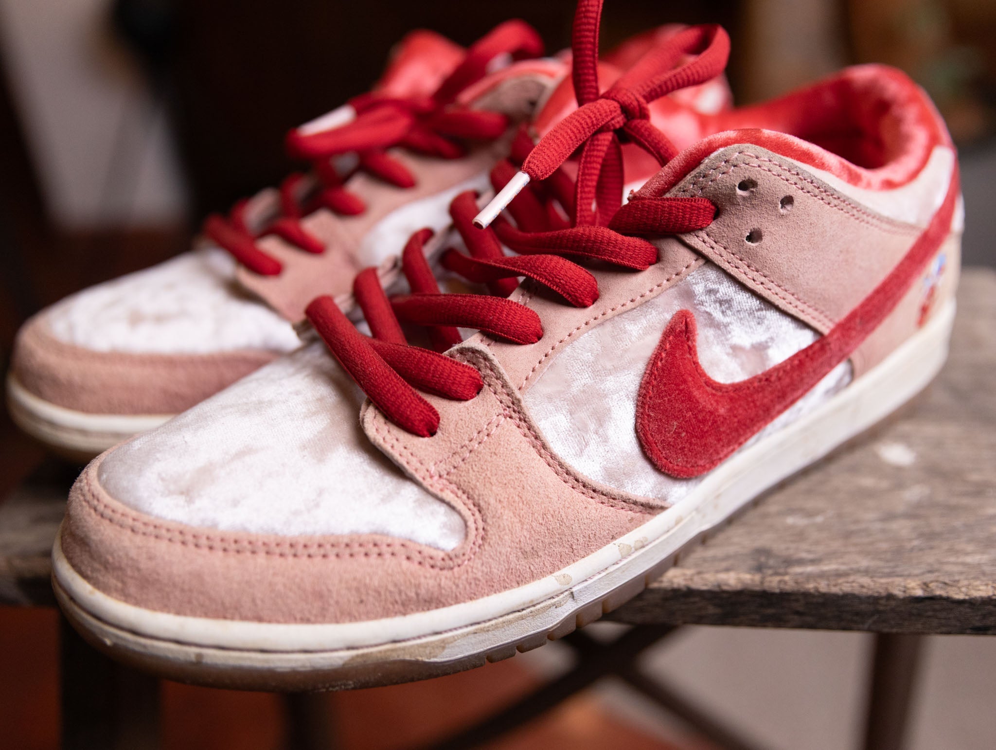 Nike StrangeLove x SB Dunk 'Valentine's Day' - view 2