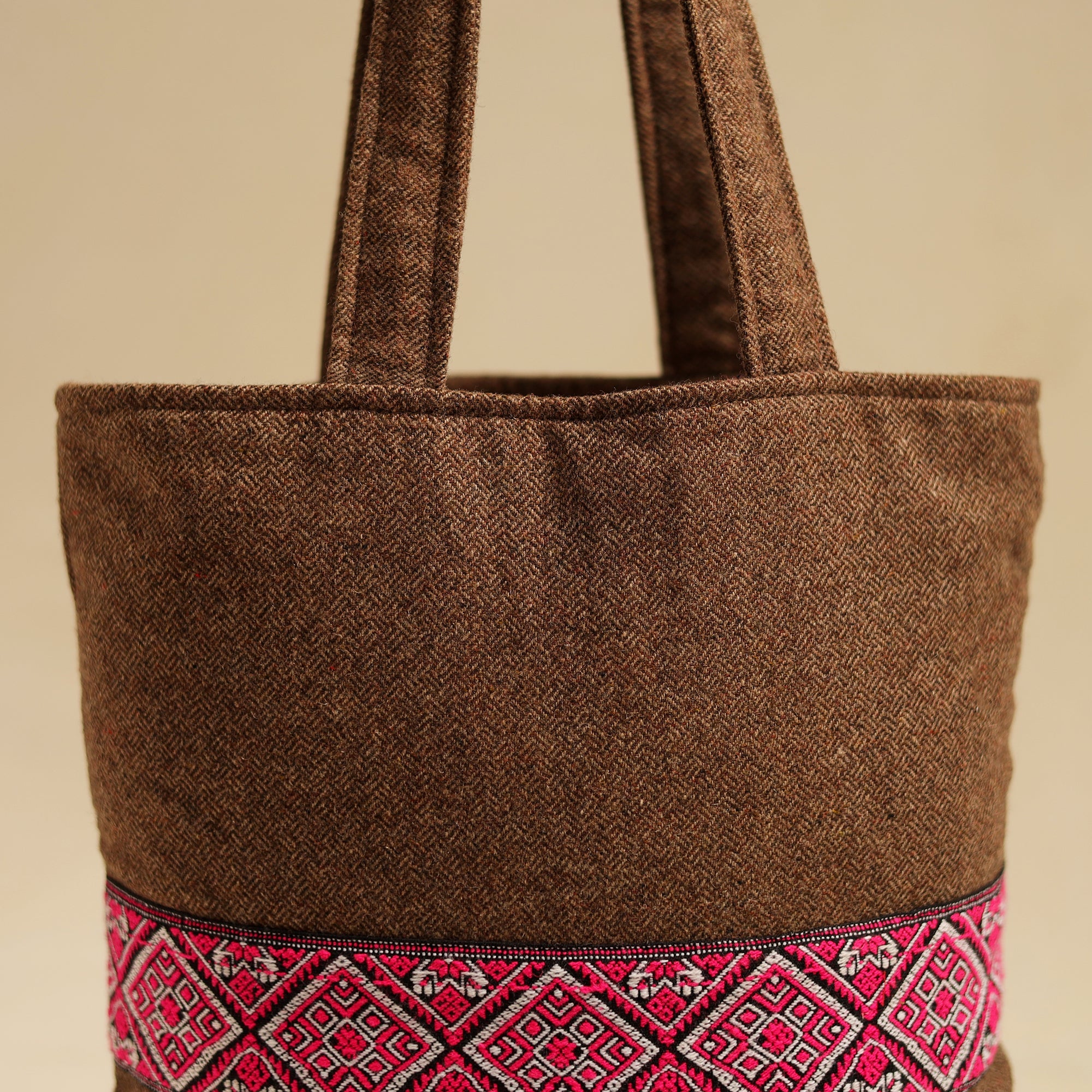 NOORI BAZAR Assam Border Woolen Jhola Bag by Kritenya Manjuri - view 4