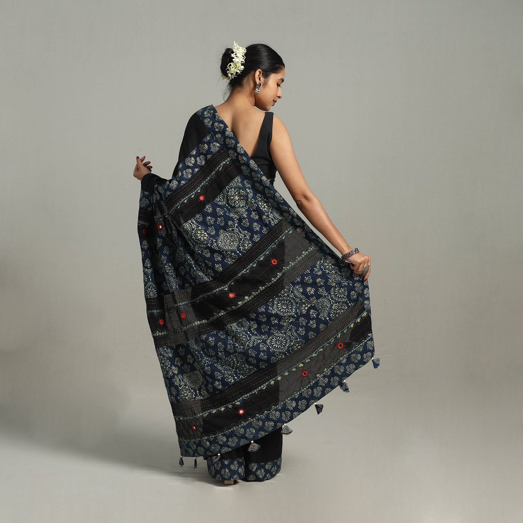 SHADES OF MARUDHARA Black - Applique Patchwork Mul Cotton Tagai Ajrakh Saree 11 - view 2
