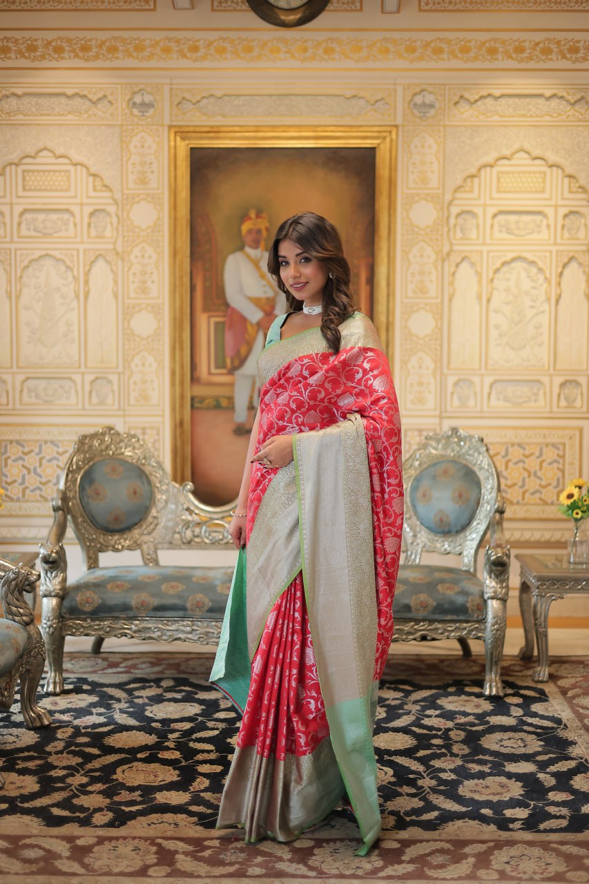 Clothsvilla Red Classic Kanjivaram Silk Saree with Zari Weaving - view 2