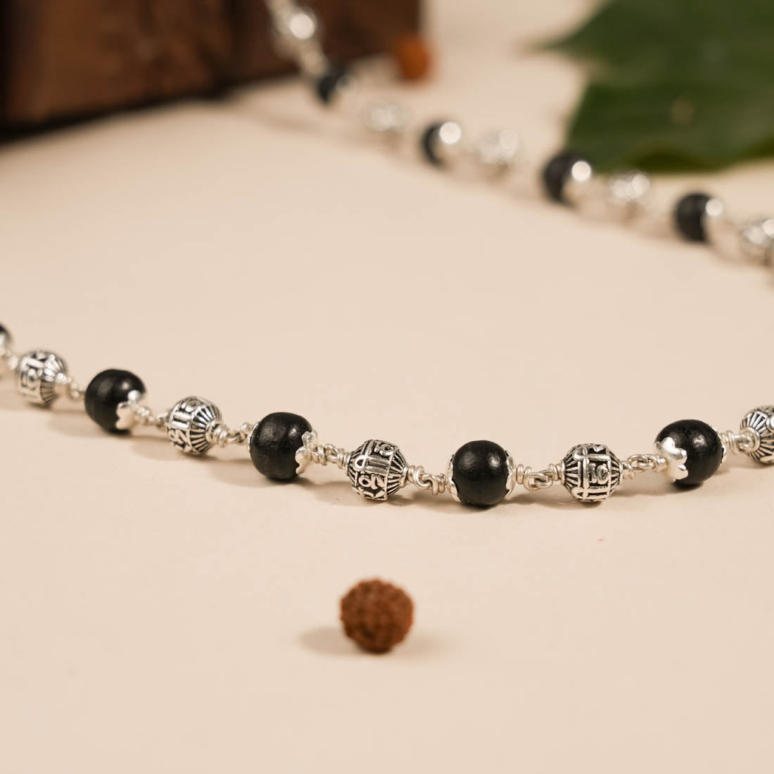 Prinjal Jewellers Karungali With Shree Hari Silver Beads Mala