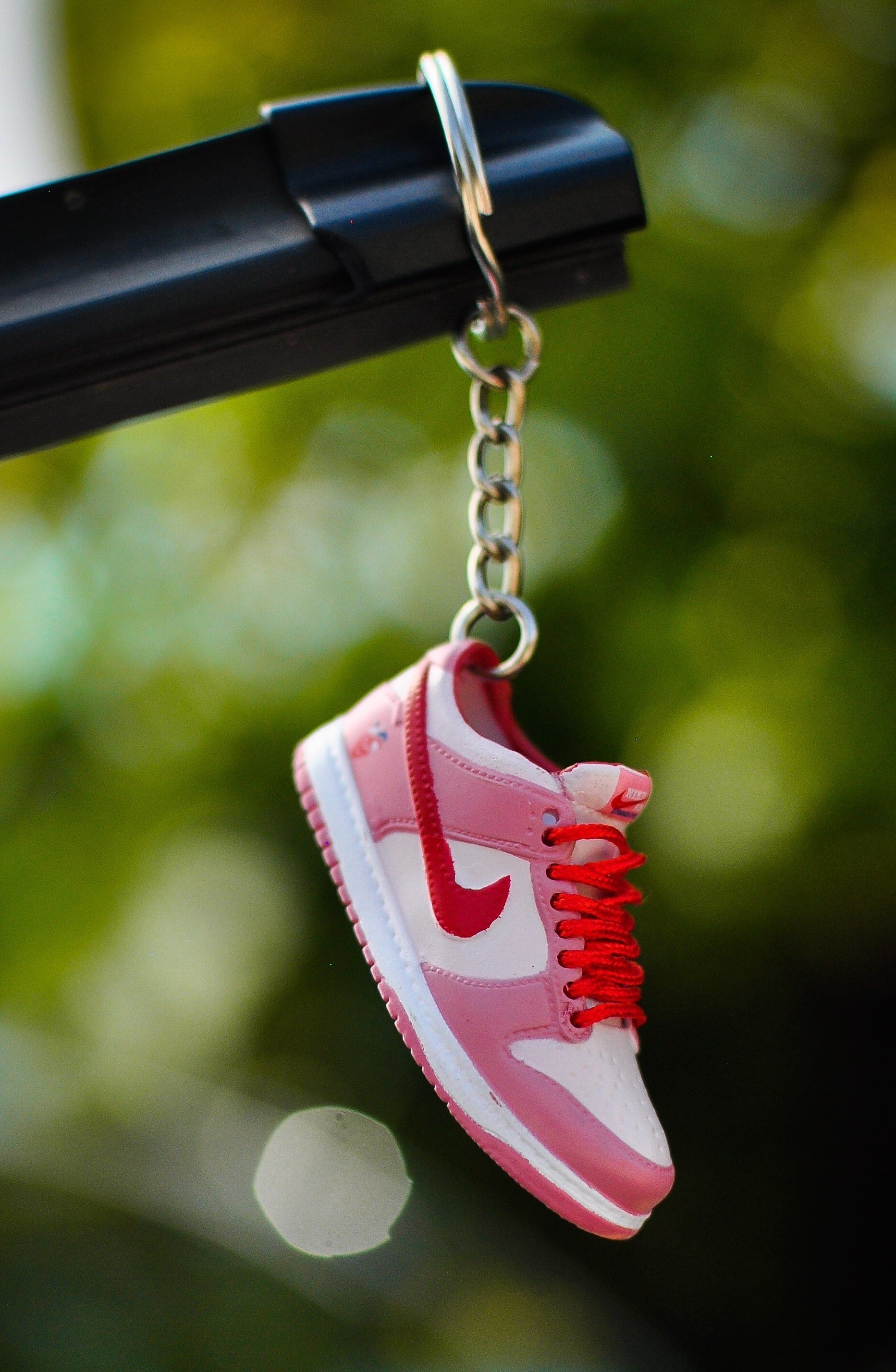 Kicks Machine 3D Sneaker Keychain SB Dunk Strange Love - view 2
