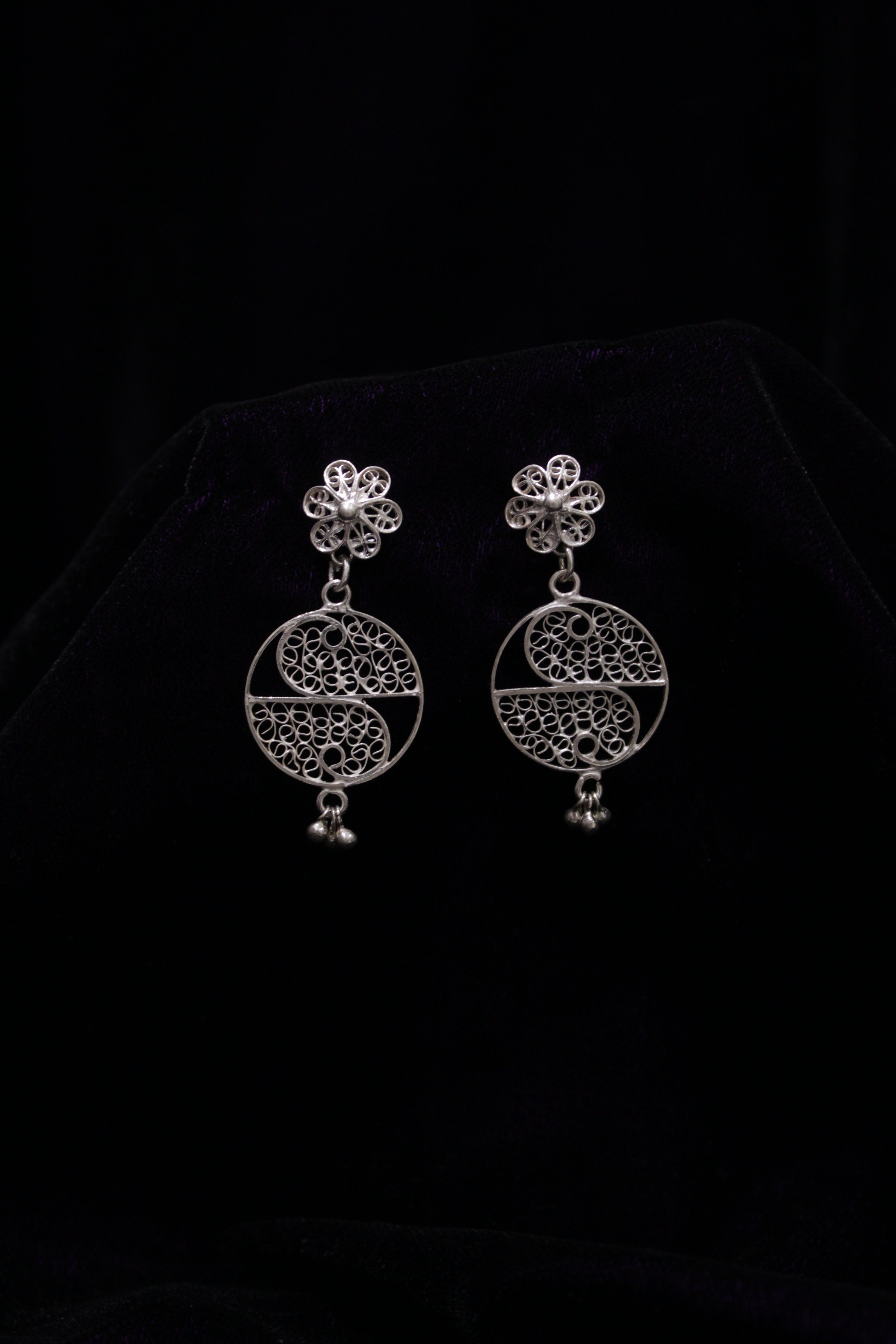 Indianvillez Droplet Floral Silver Filigree Earring
