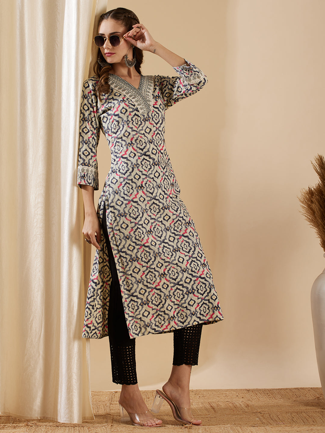 Fashor Ethnic Geometric Printed & Embroidered Straight Fit Kurta - Off White - view 2