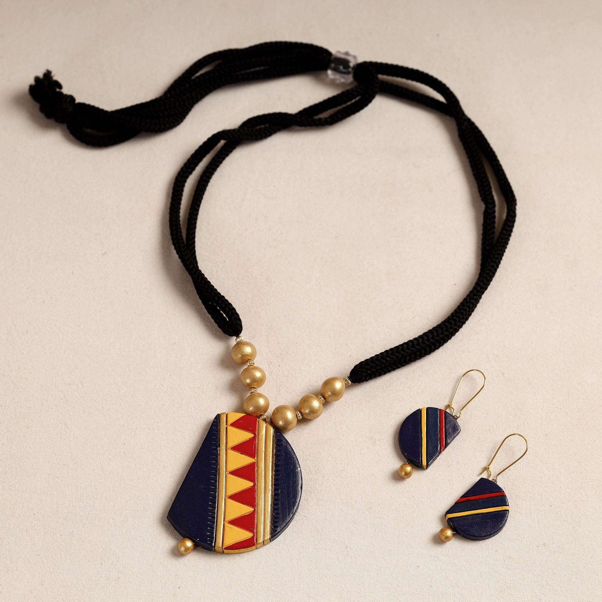 KHUSHBASH - HAPPY LOOM OF EAST Bishnupur Handpainted Terracotta Necklace Set - view 2