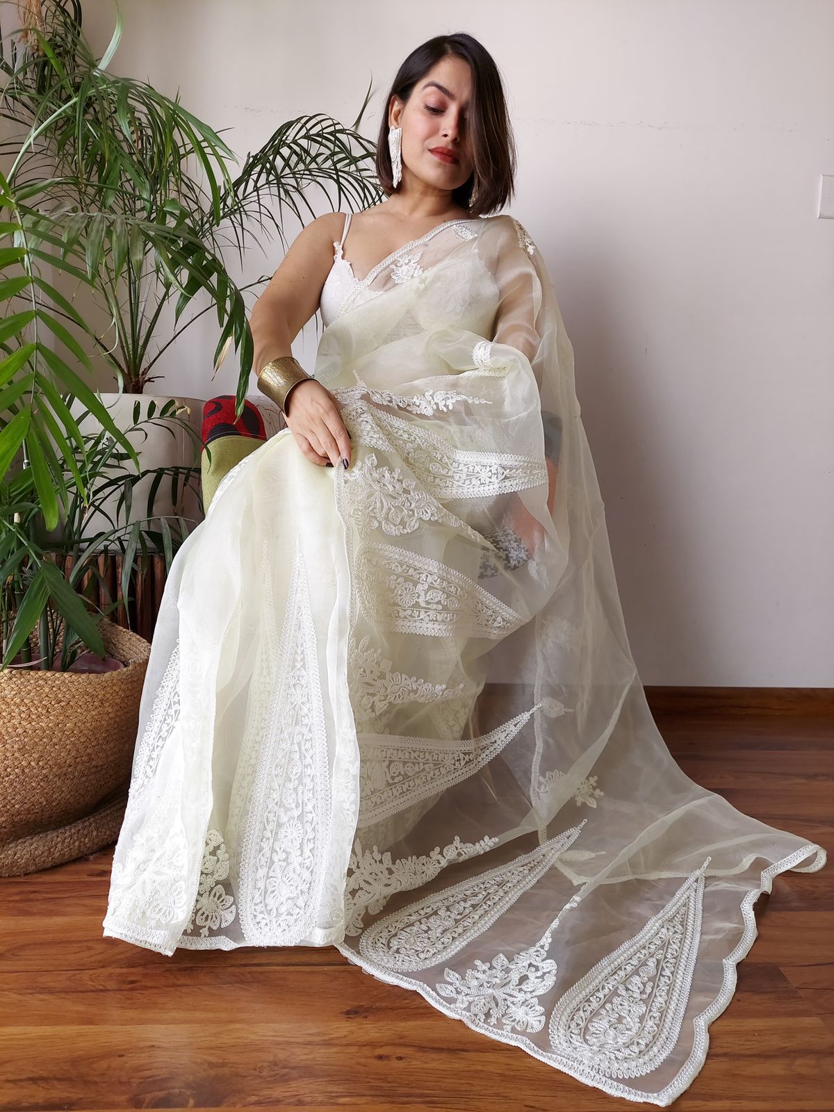 ClothsVilla White Semi-Pure Organza Saree with Exquisite Lucknowi Work & Matching Blouse - view 4