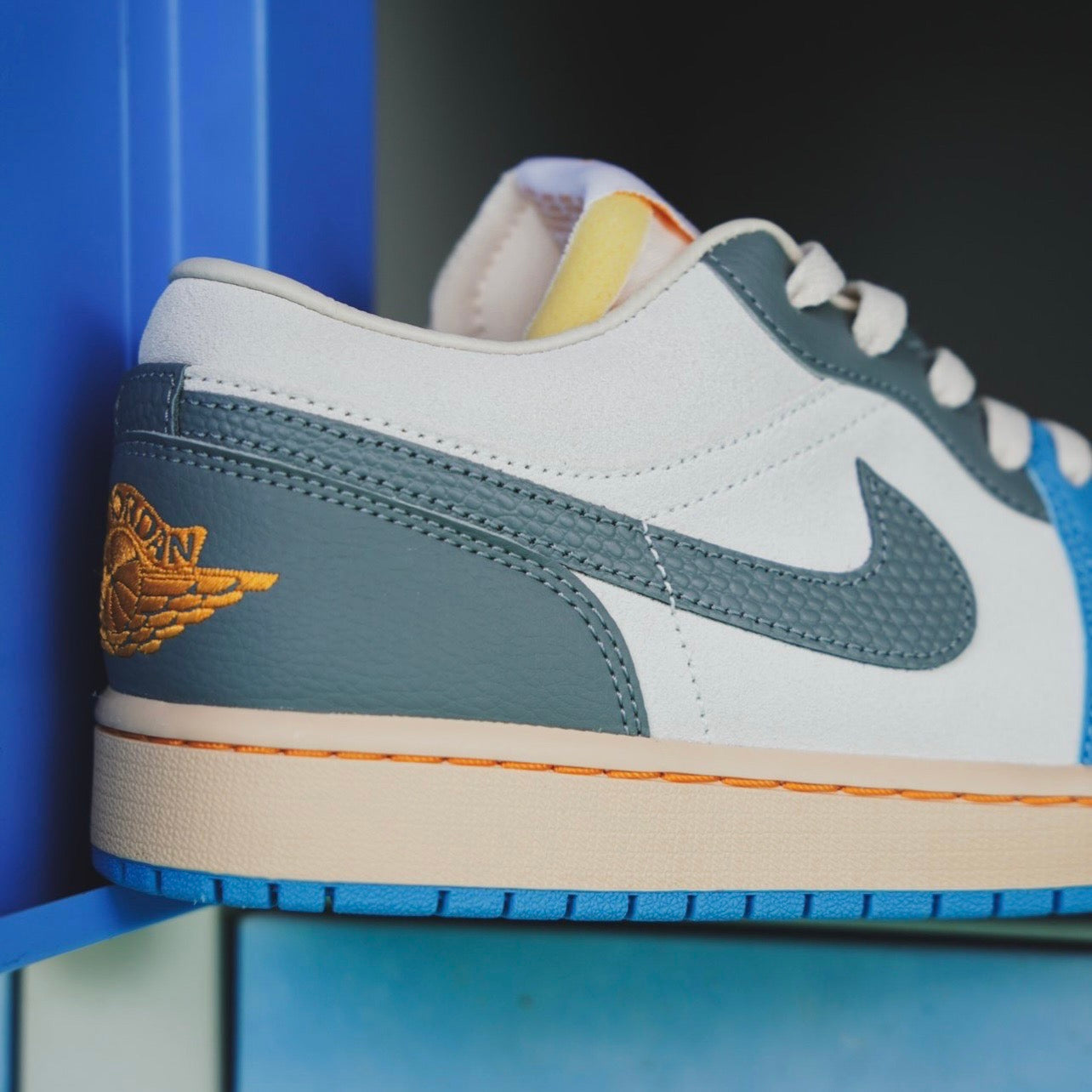 Air Jordan 1 Low 'Tokyo' - view 5