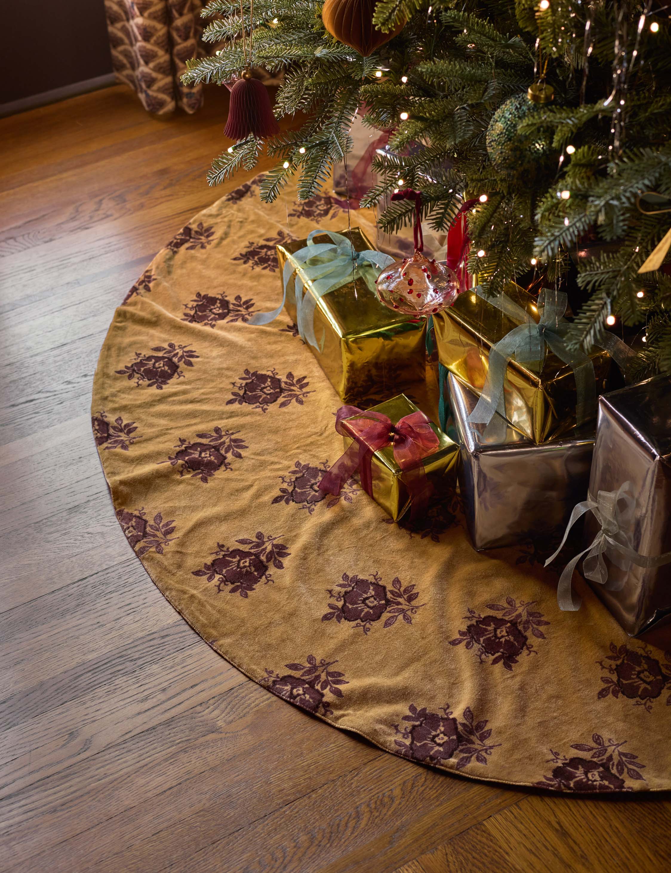 Lulu and Georgia Montreal Velvet Tree Skirt – Sand - view 2