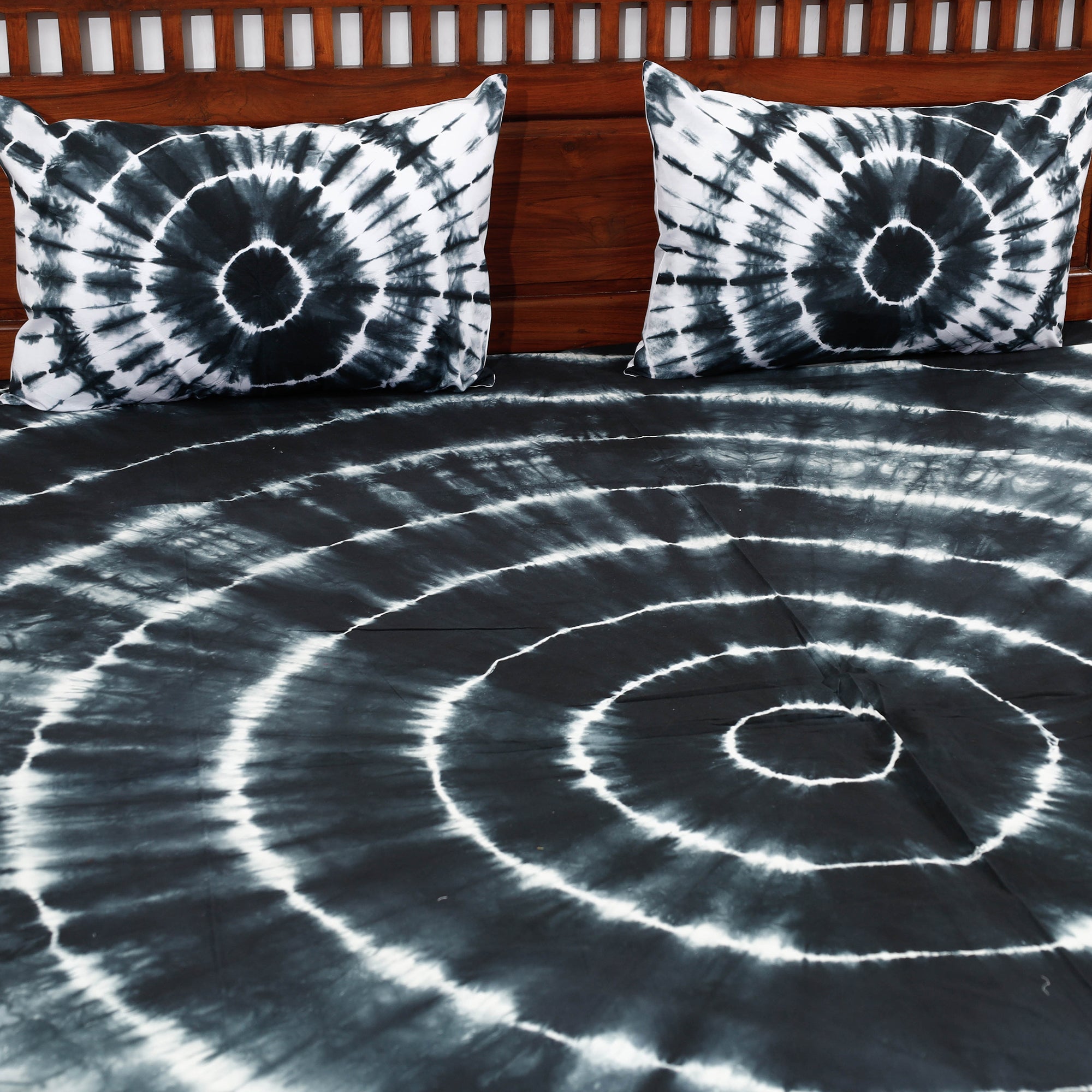 HAVELI CHRONICLES Black - Tie & Dye Cotton Double Shibori Bed Sheet Set - view 2
