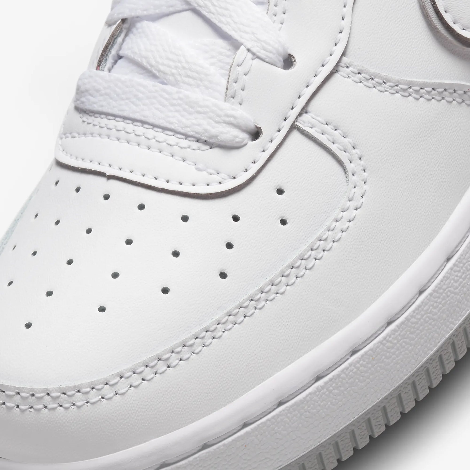 Nike | AIR FORCE 1 { WHITE - view 3
