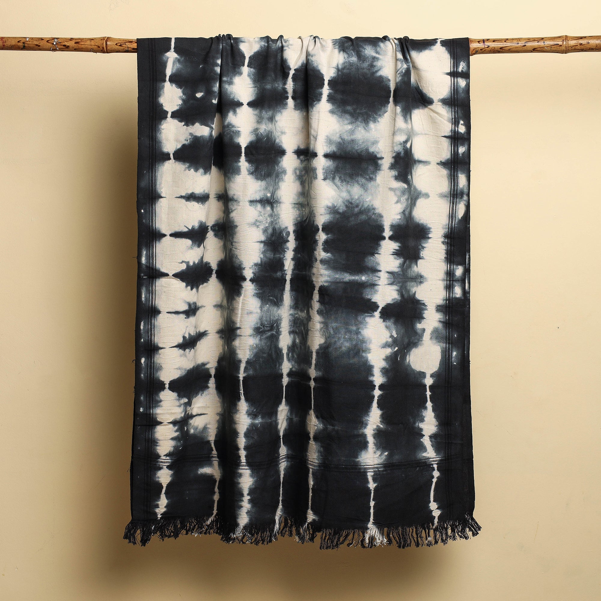 HAVELI CHRONICLES Black - Shibori Tie-dye Cotton Bath Towel - view 3