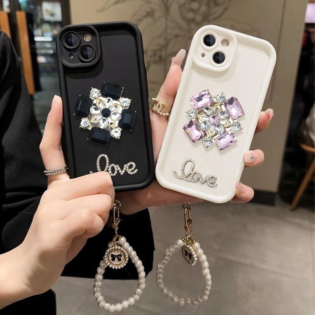 Peeperly Glamorous Rhinestone Pearl Case with Bracelet