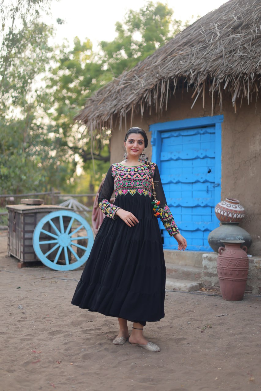 Clothsvilla Black Elegant Faux Blooming Gown with Kutchi Gamthi Work - view 4
