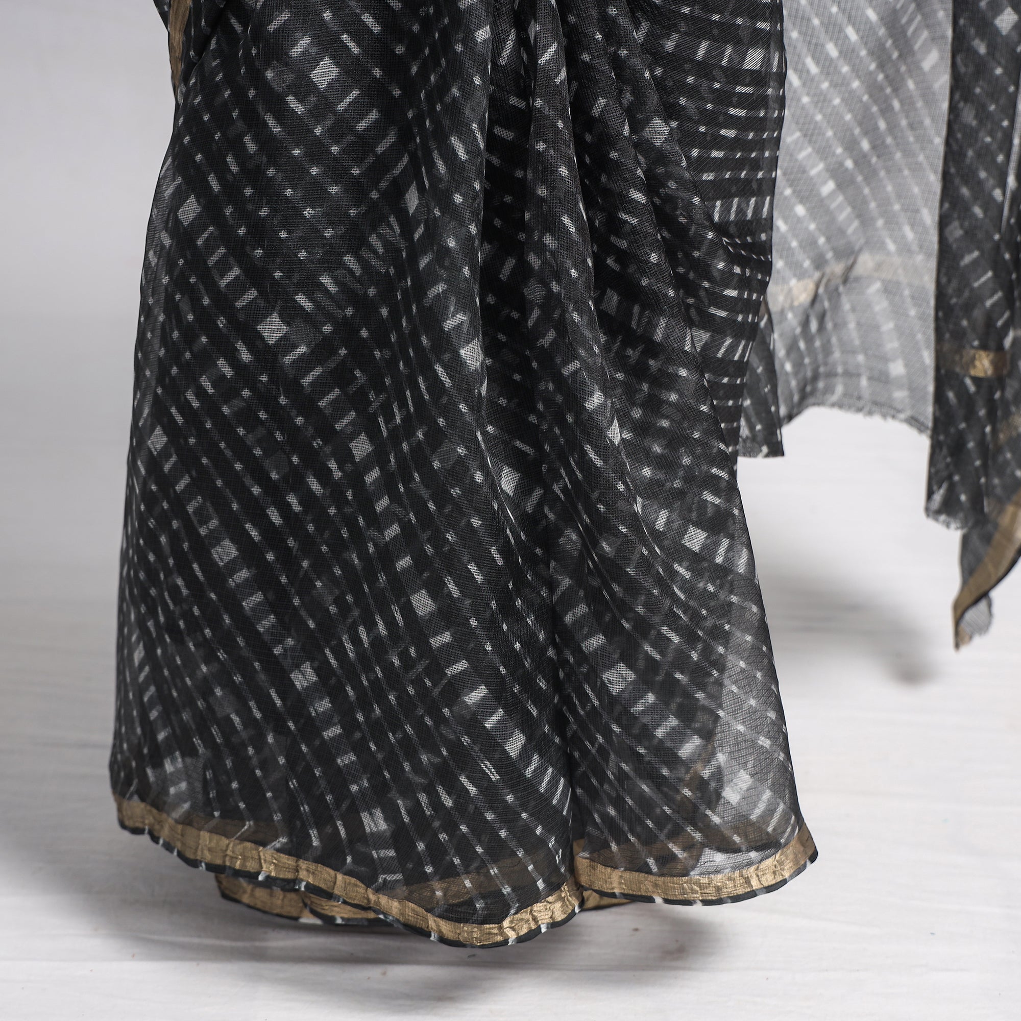 LEHARIYA BY BADSHAH MIYAN Black - Leheriya Tie-Dye Mothra Kota Doria Silk Saree - view 6