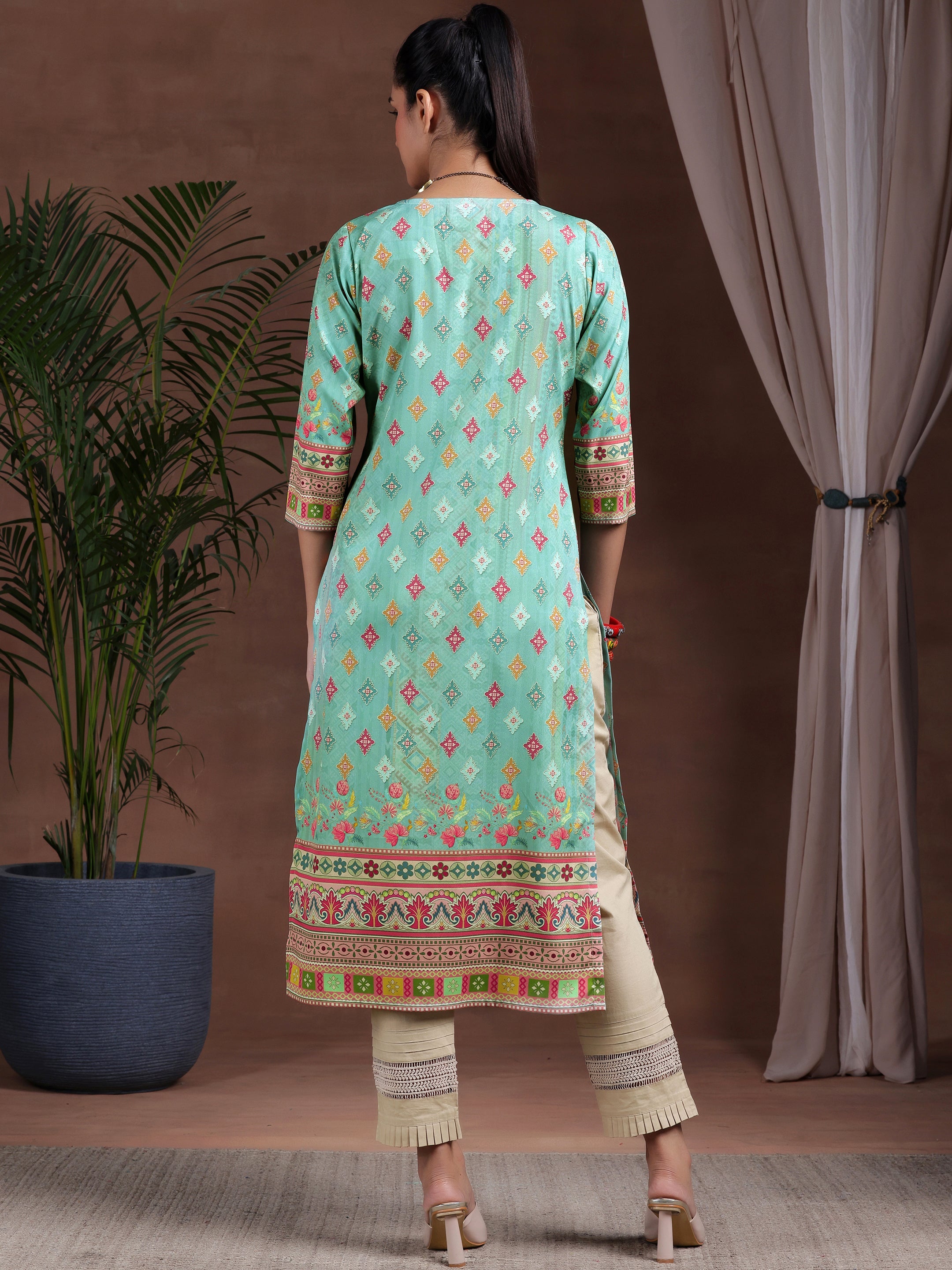 Libas Green Printed Crepe Straight Kurta - view 3