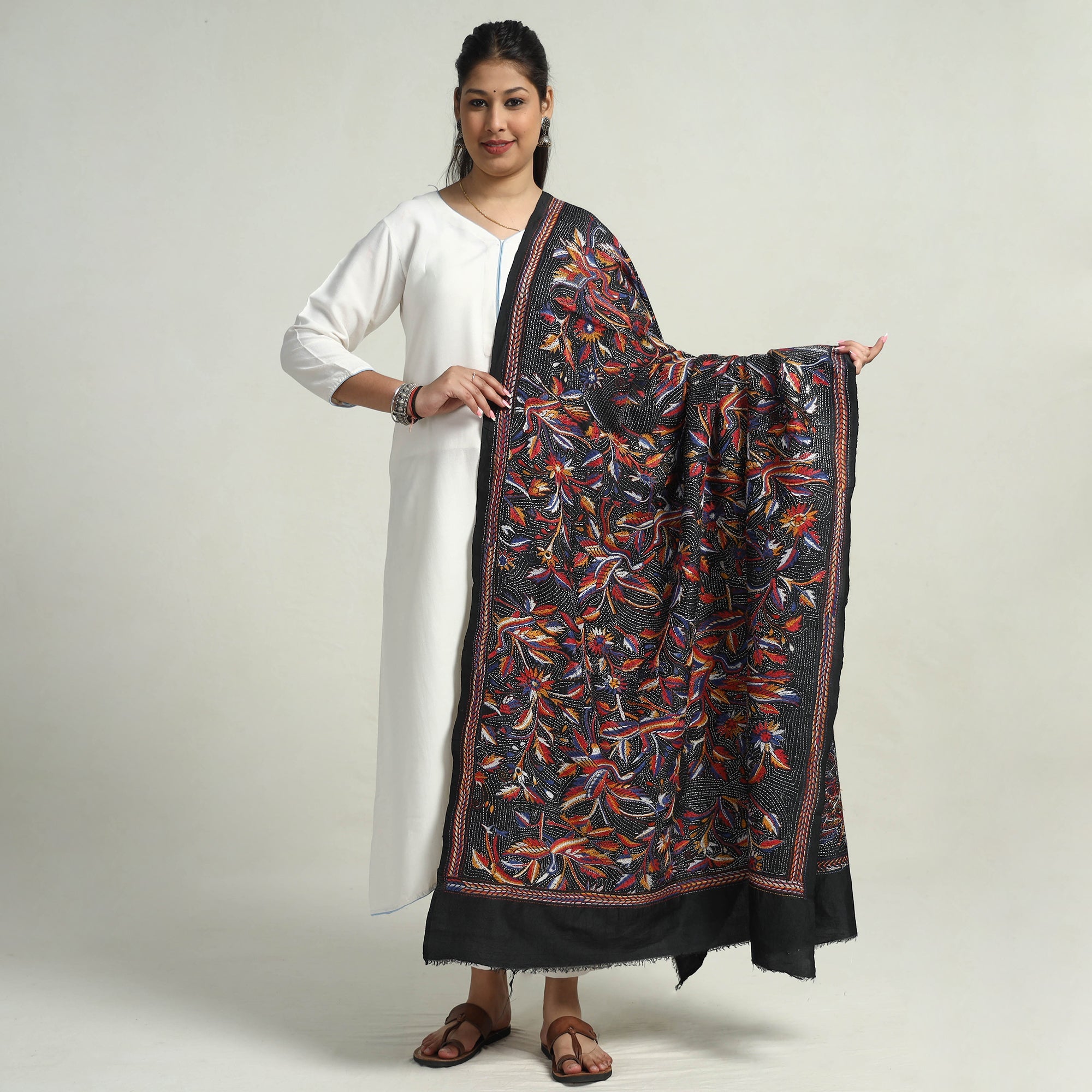 KHUSHBASH - HAPPY LOOM OF EAST Black - Bengal Kantha Hand Embroidery Bangalore Silk Handloom Dupatta 19