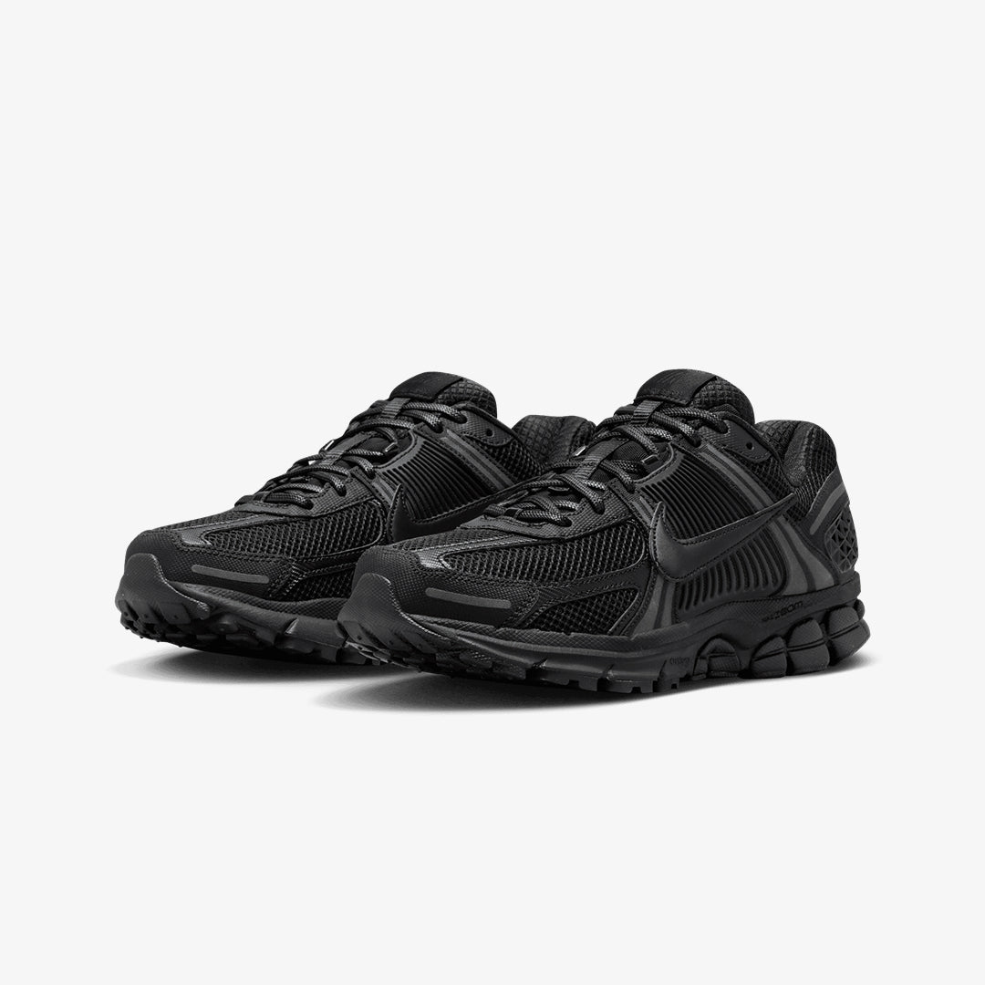 Nike | ZOOM VOMERO 5 { BLACK/BLACK