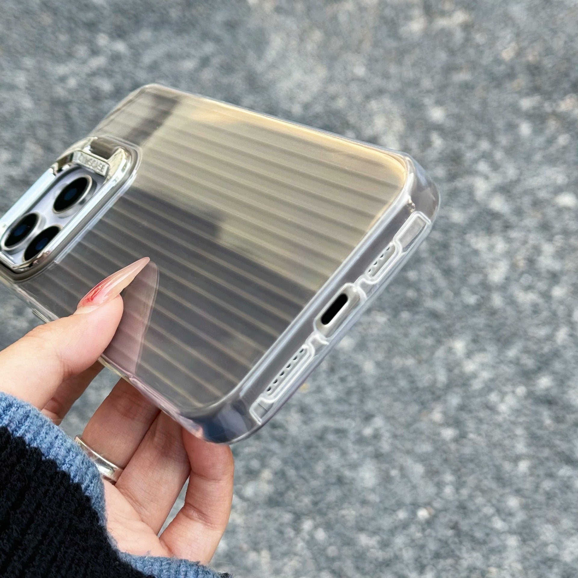 Million Cases Elegant Groove Pattern Lens Bracket Case - iPhone - view 4