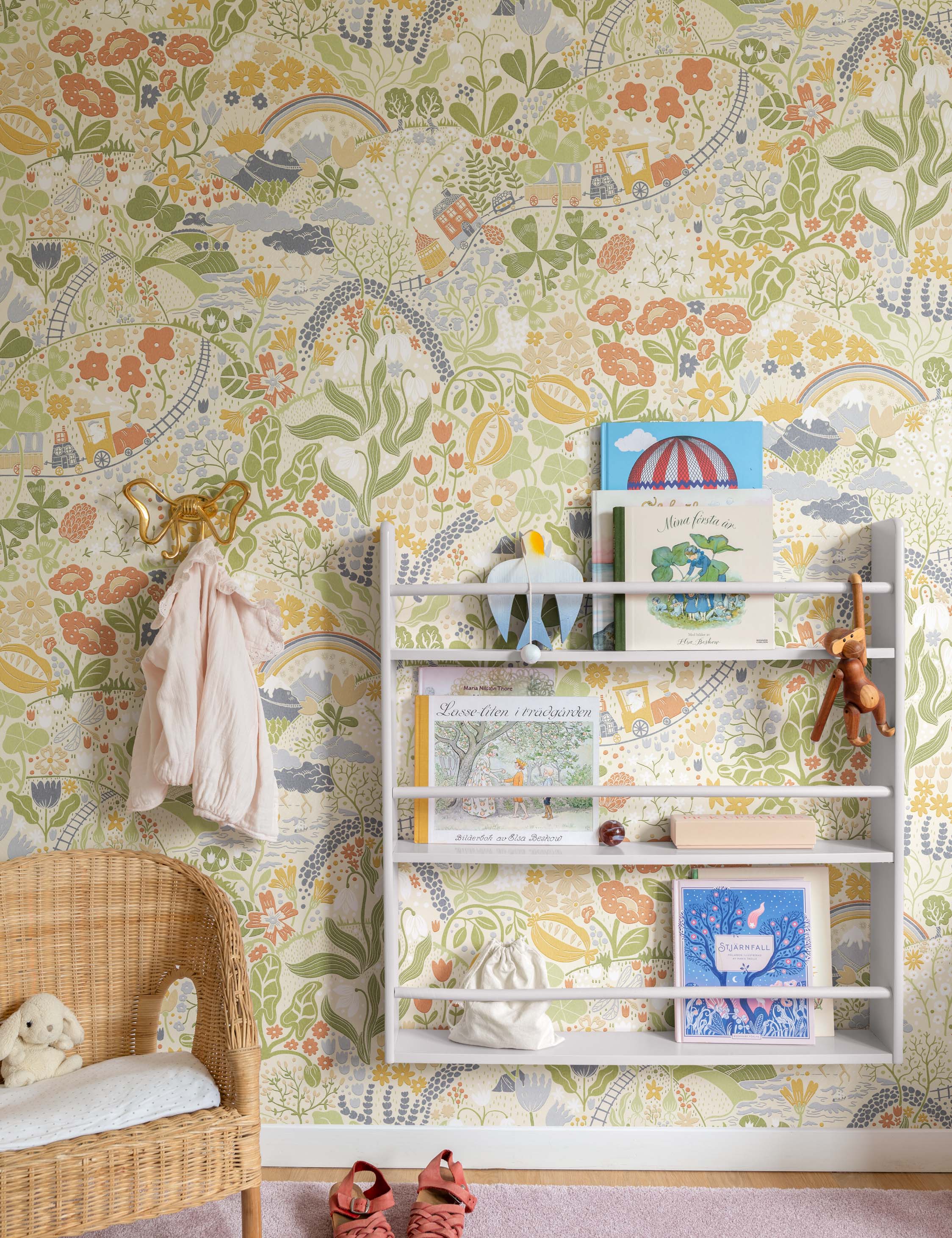 Lulu and Georgia Taget Wallpaper Mural by Lina Schnaufer - view 5