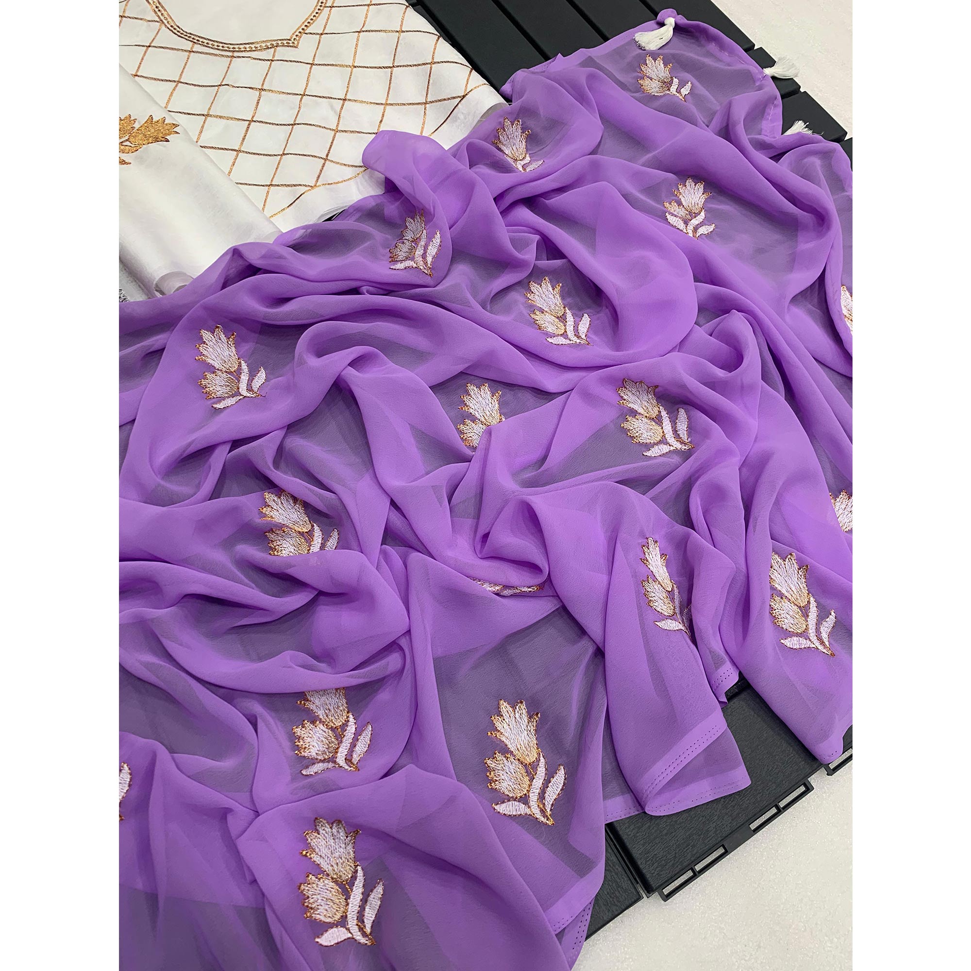 Peachmode Lavender Floral Embroidered Georgette Saree - view 3