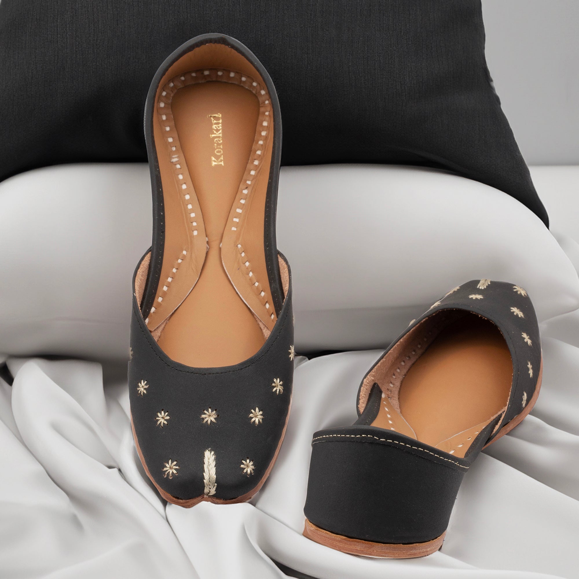 KORAKARI Black Ebony Women's Kolhapuri Leather Jutti