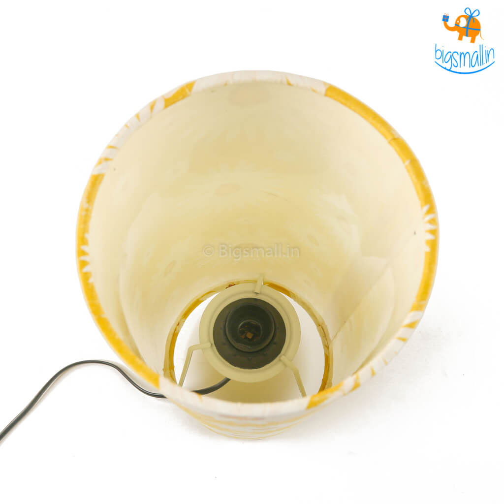Ascetic Daisy Cylindrical Table Lamp - view 6