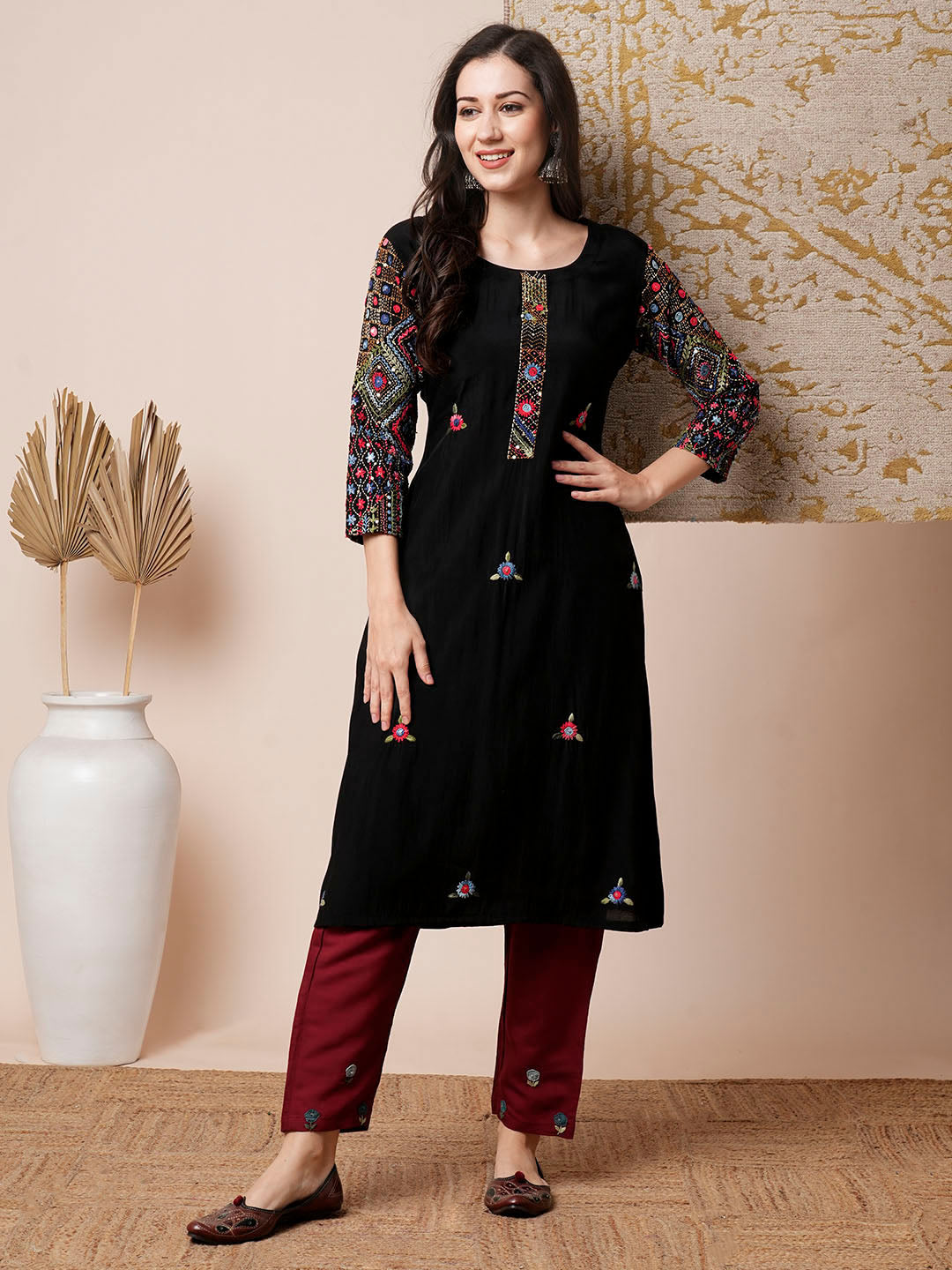 FASHOR Solid Floral Embroidered Straight Fit Kurta - Black