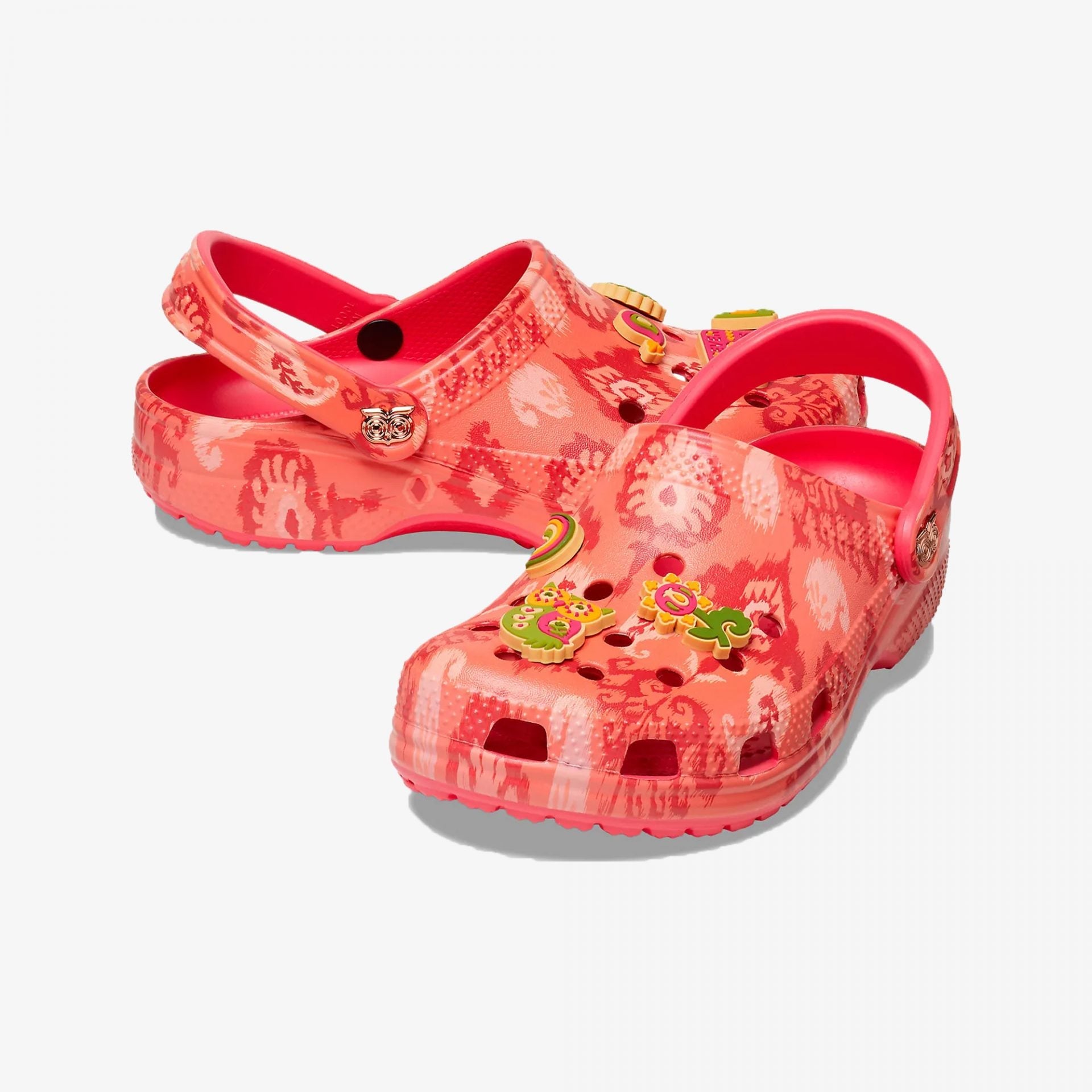 Crocs | CHUMBAK CLASSIC CLOG { RED / MULTI