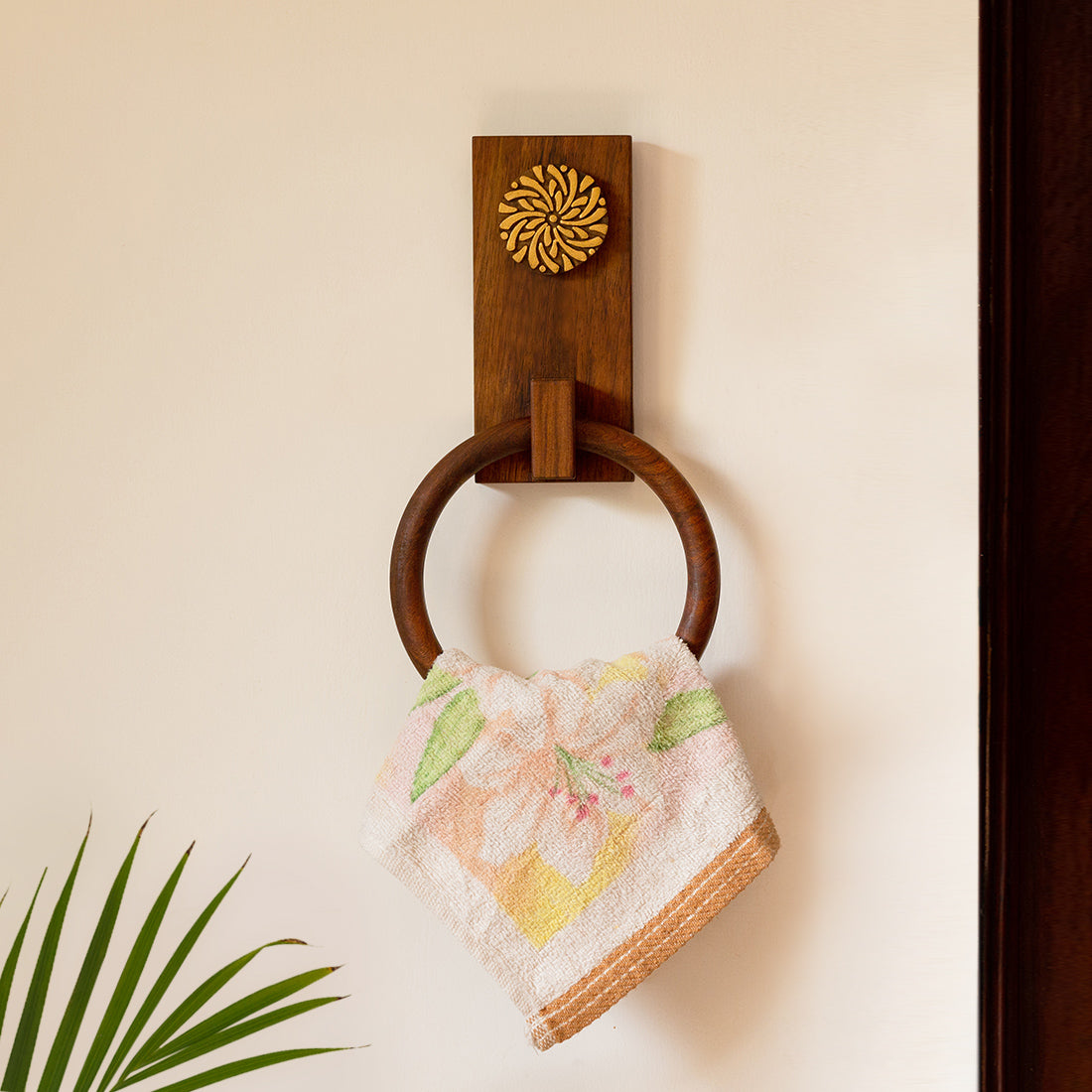 EXCLUSIVELANE 'Floral Block' Hand Carved Sheesham Wood Towel Ring Holder