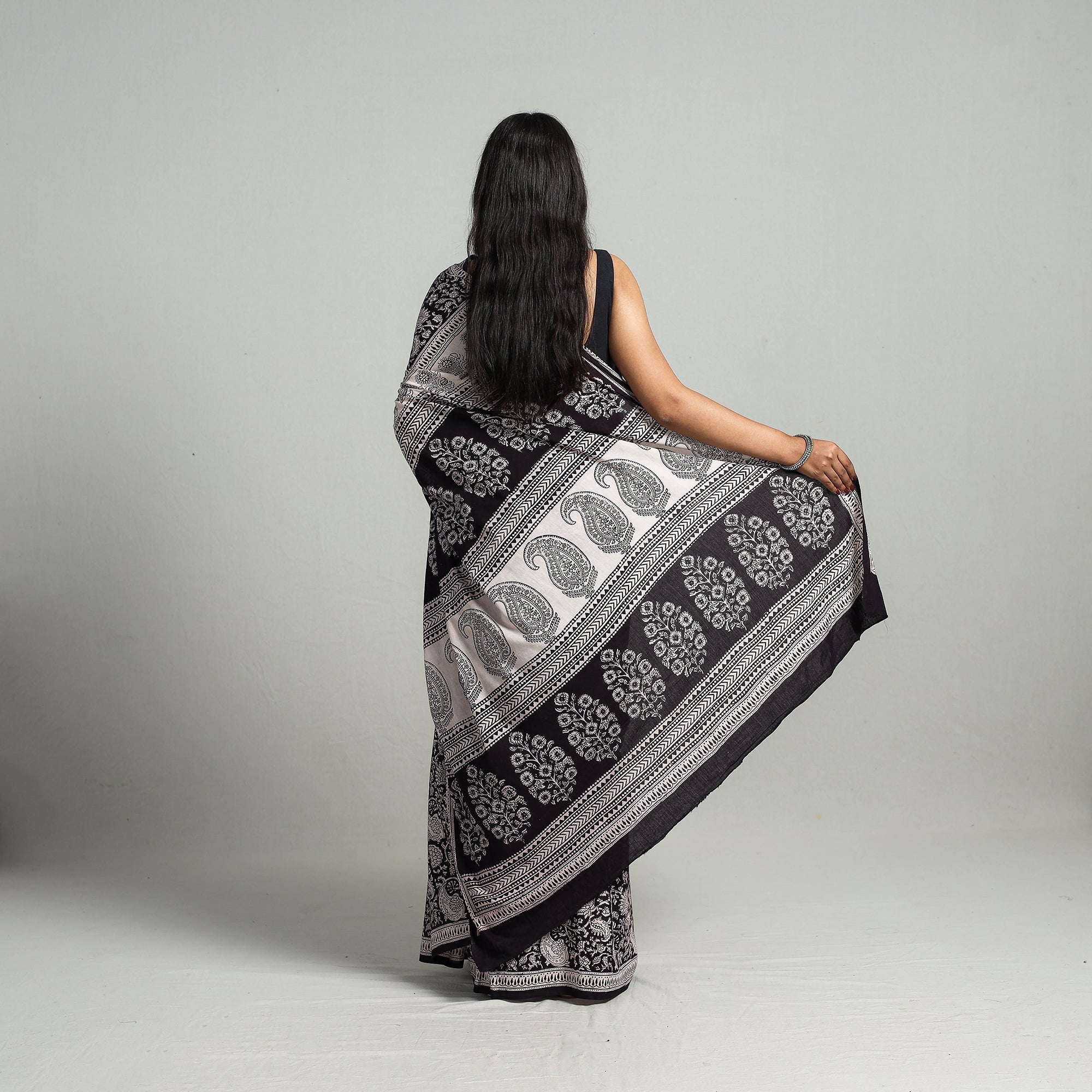 BAGH PRINTS BY MOHAMMED BILAL KHATRI Black - Natural Dyed Bagh Print Cotton Saree with Blouse Piece 24 - view 6