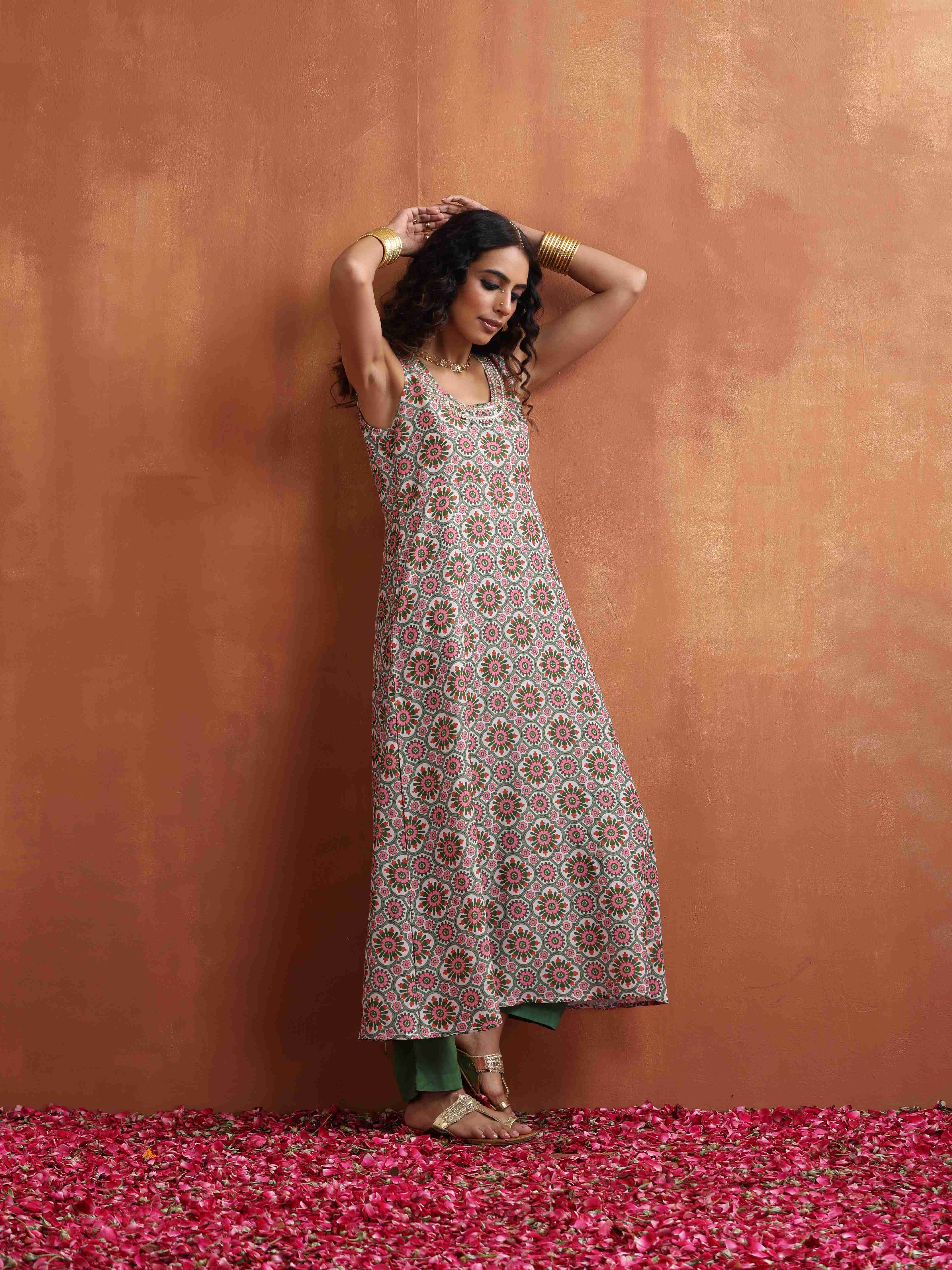 trueBrowns Off White Print Flared Anarkali Kurta Set - view 2