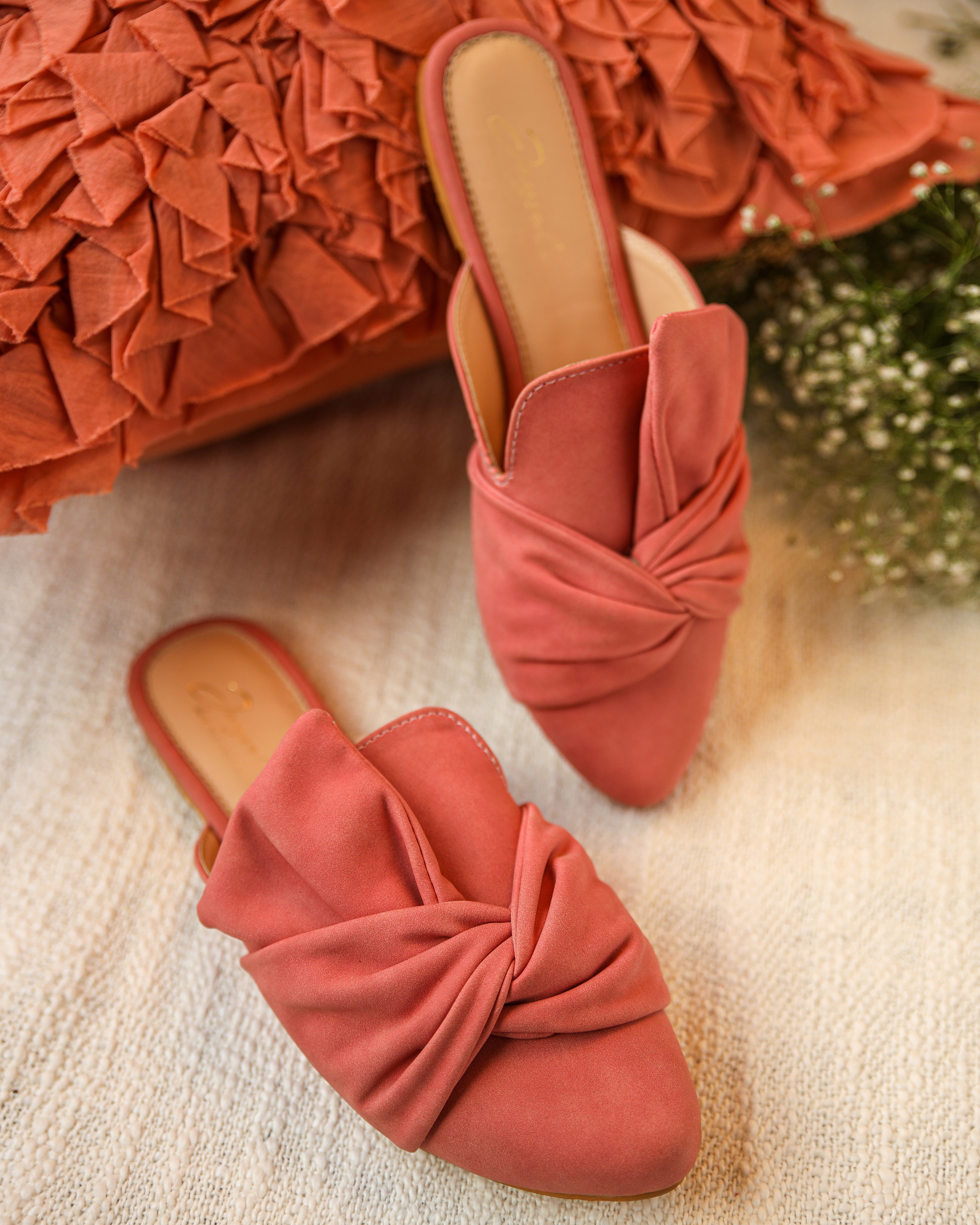 Aachho Winterberry Knoted Mules