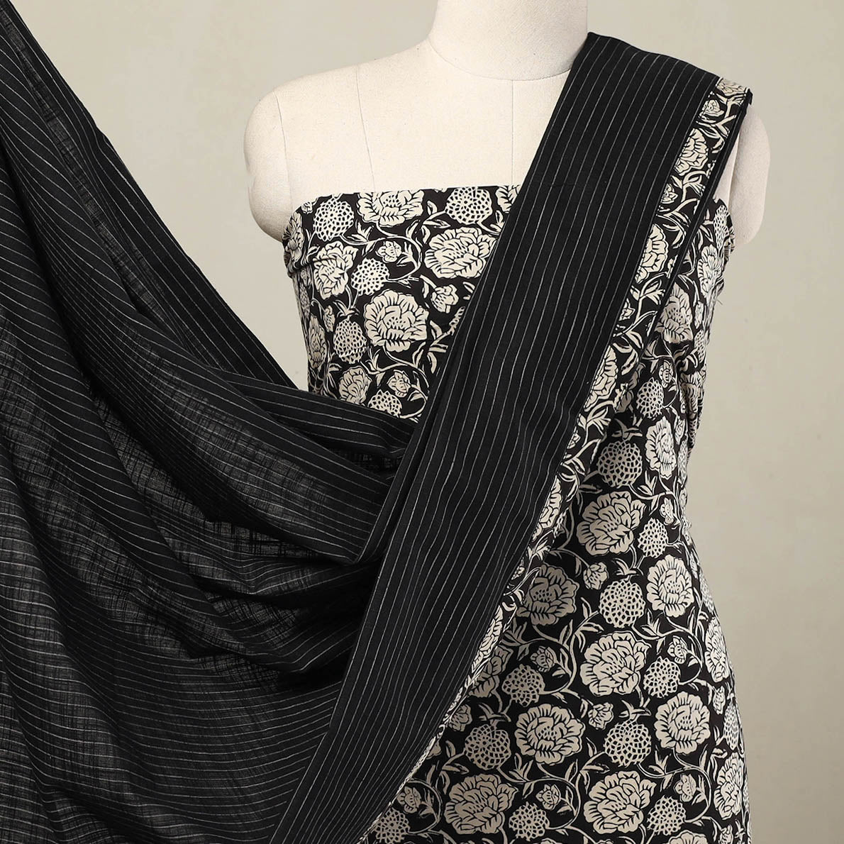 NOORI BAZAR Black - 3pc Cotton Jahota Print Kurta with Jacquard Dupatta 05 - view 3